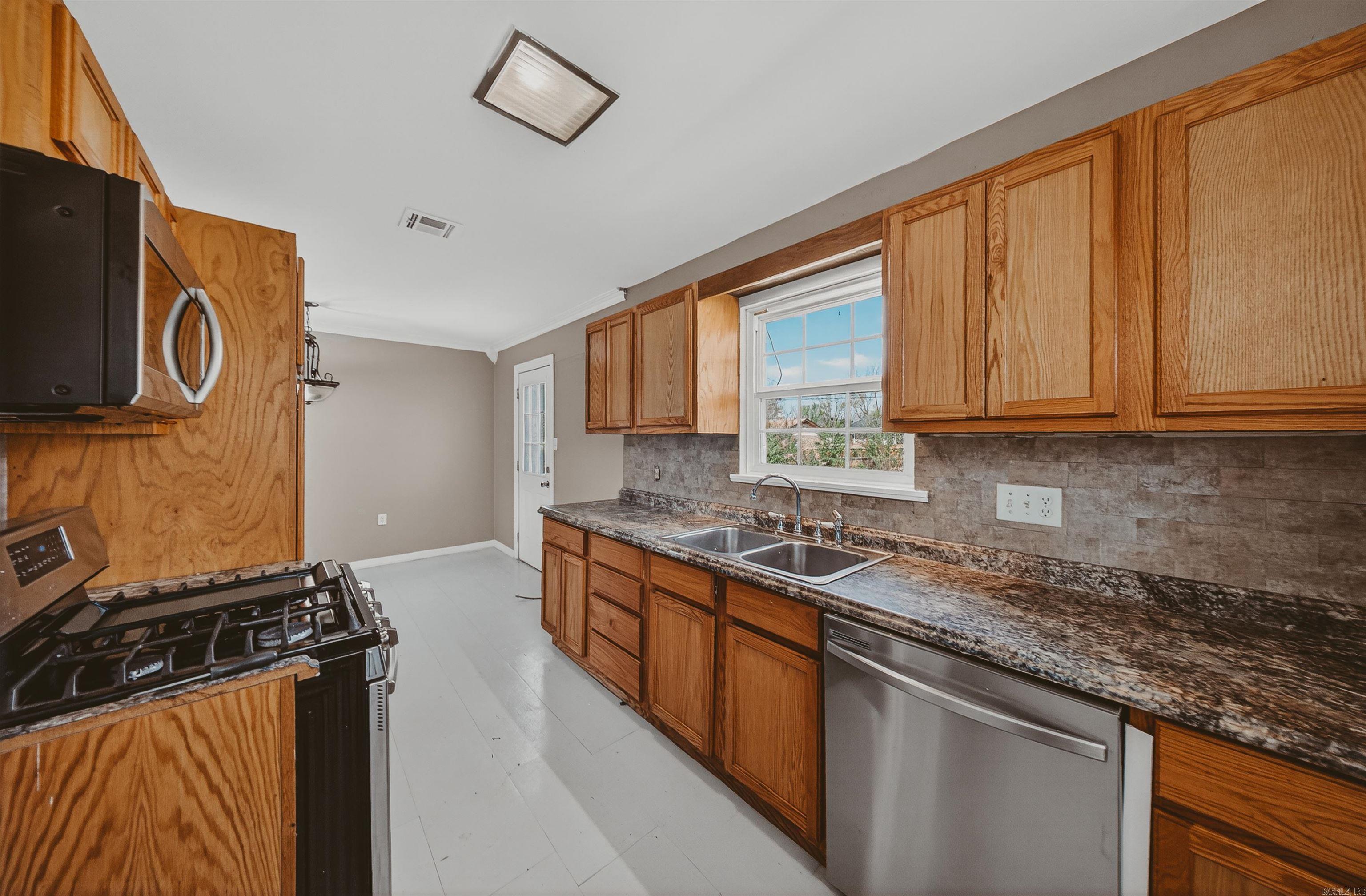 823 W Granite  Siloam Springs, AR