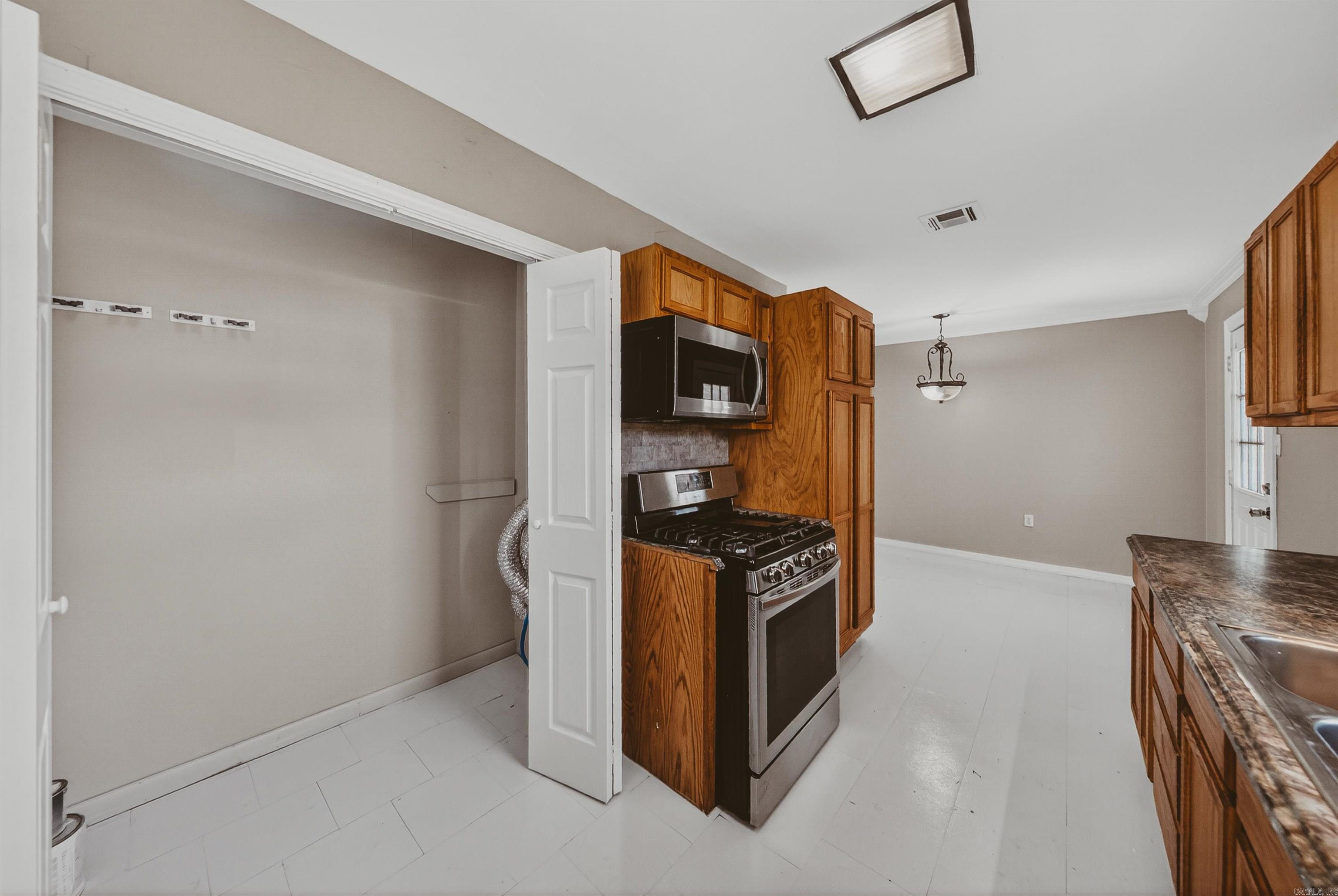 823 W Granite  Siloam Springs, AR