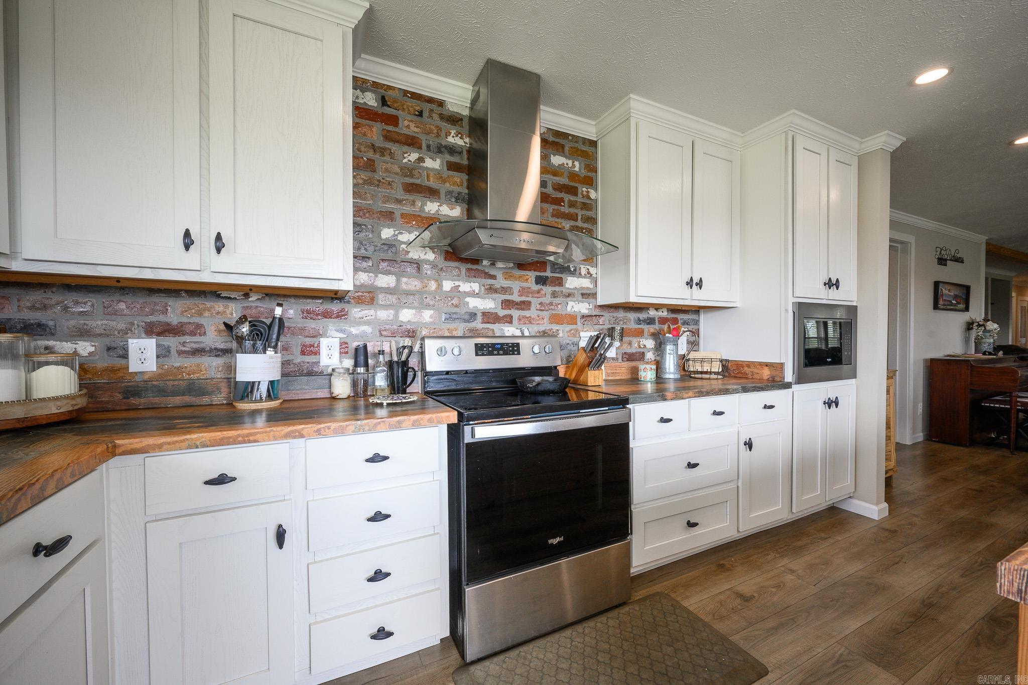 665 Highway 246  Umpire, AR