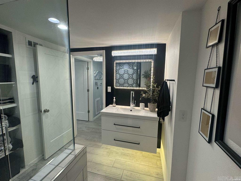 142 Lake Hamilton  Hot Springs, AR