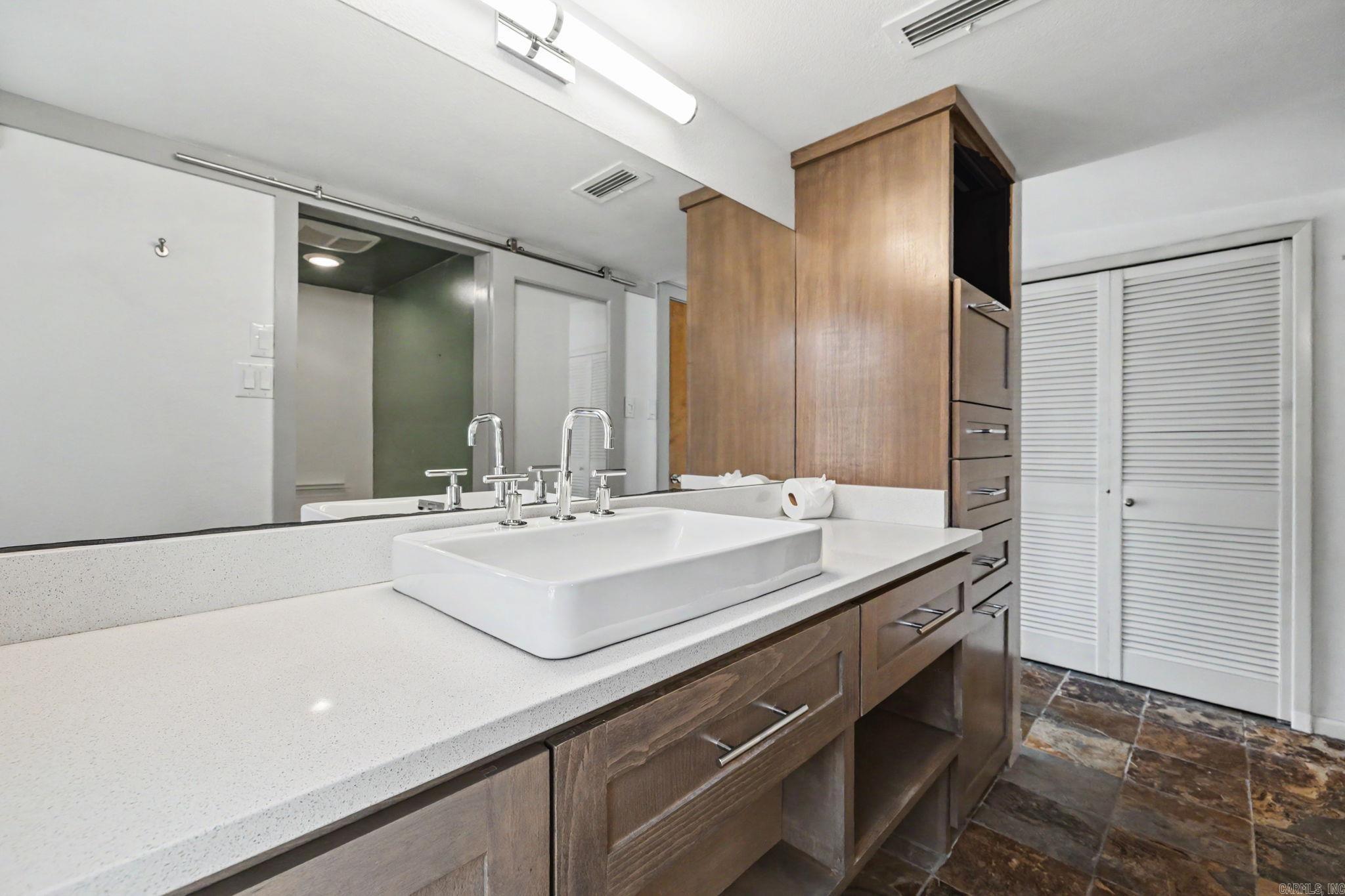 3325 Lakeview Rd  North Little Rock, AR