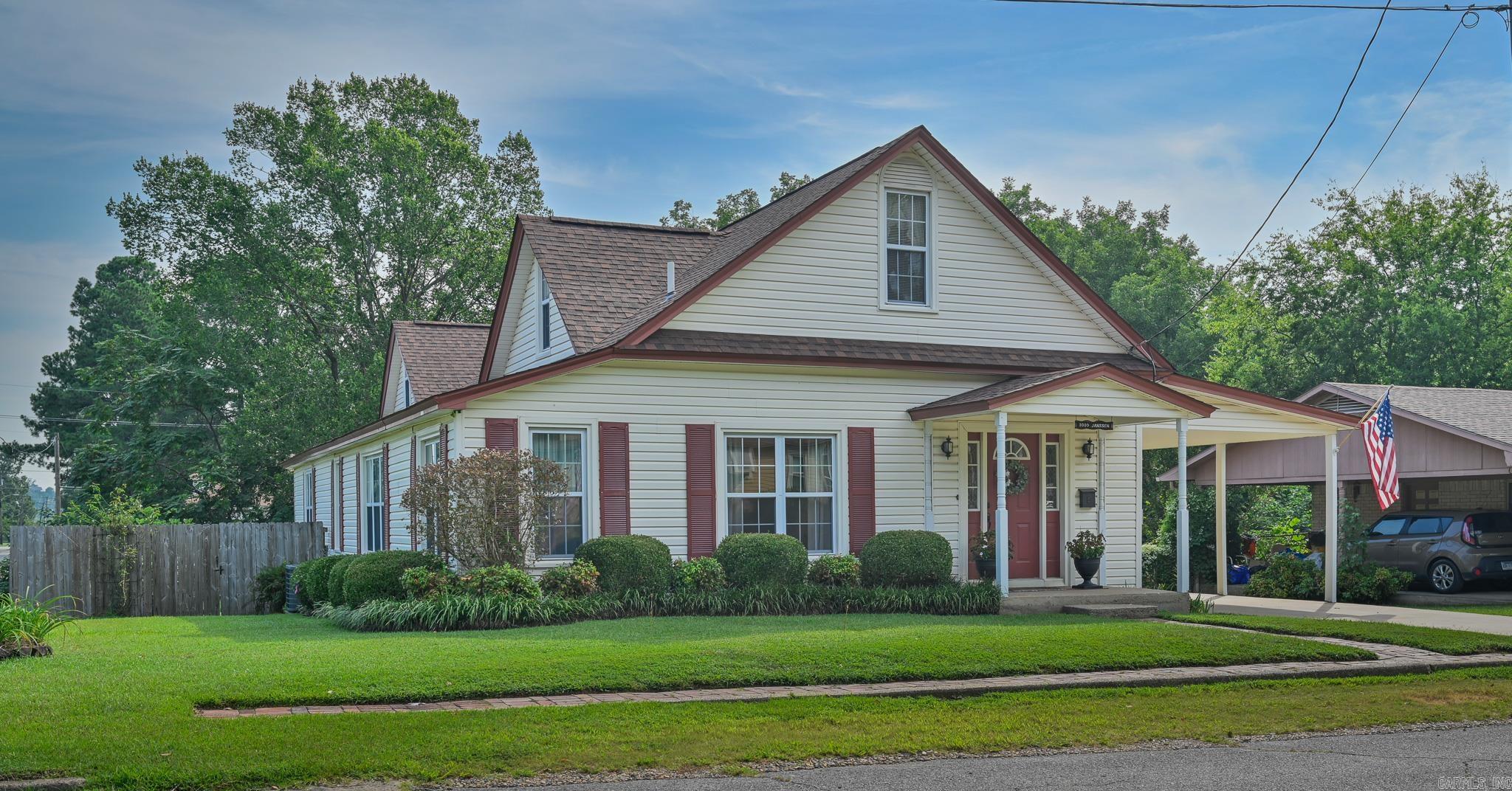 1010 Janssen  Mena, AR