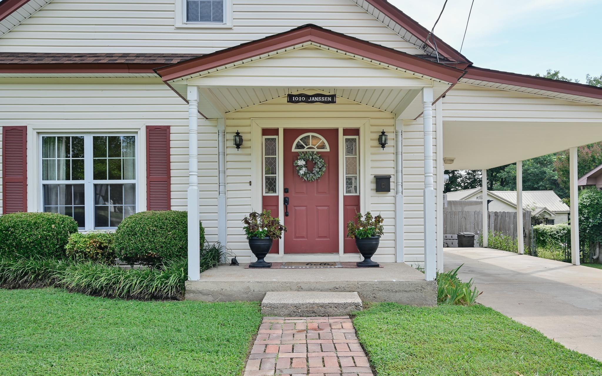 1010 Janssen  Mena, AR