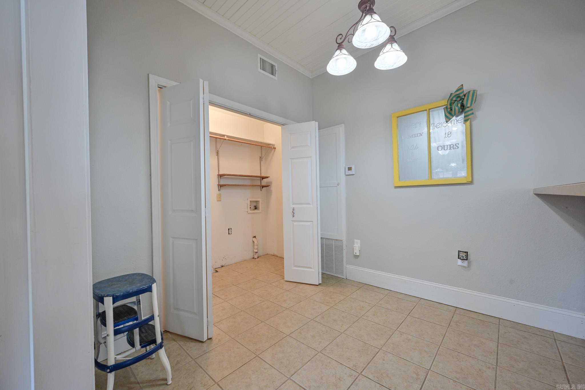 1010 Janssen  Mena, AR