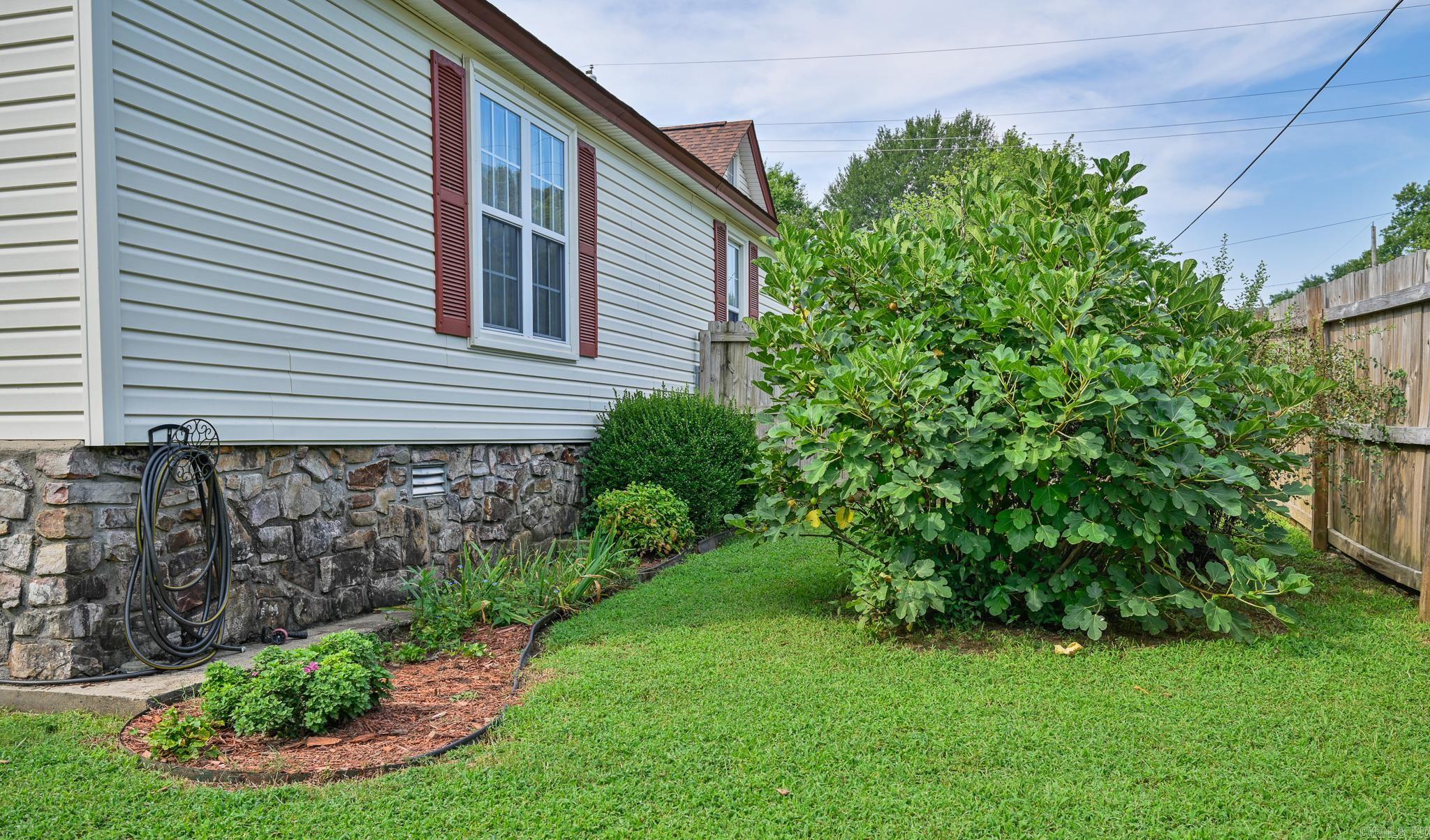 1010 Janssen  Mena, AR