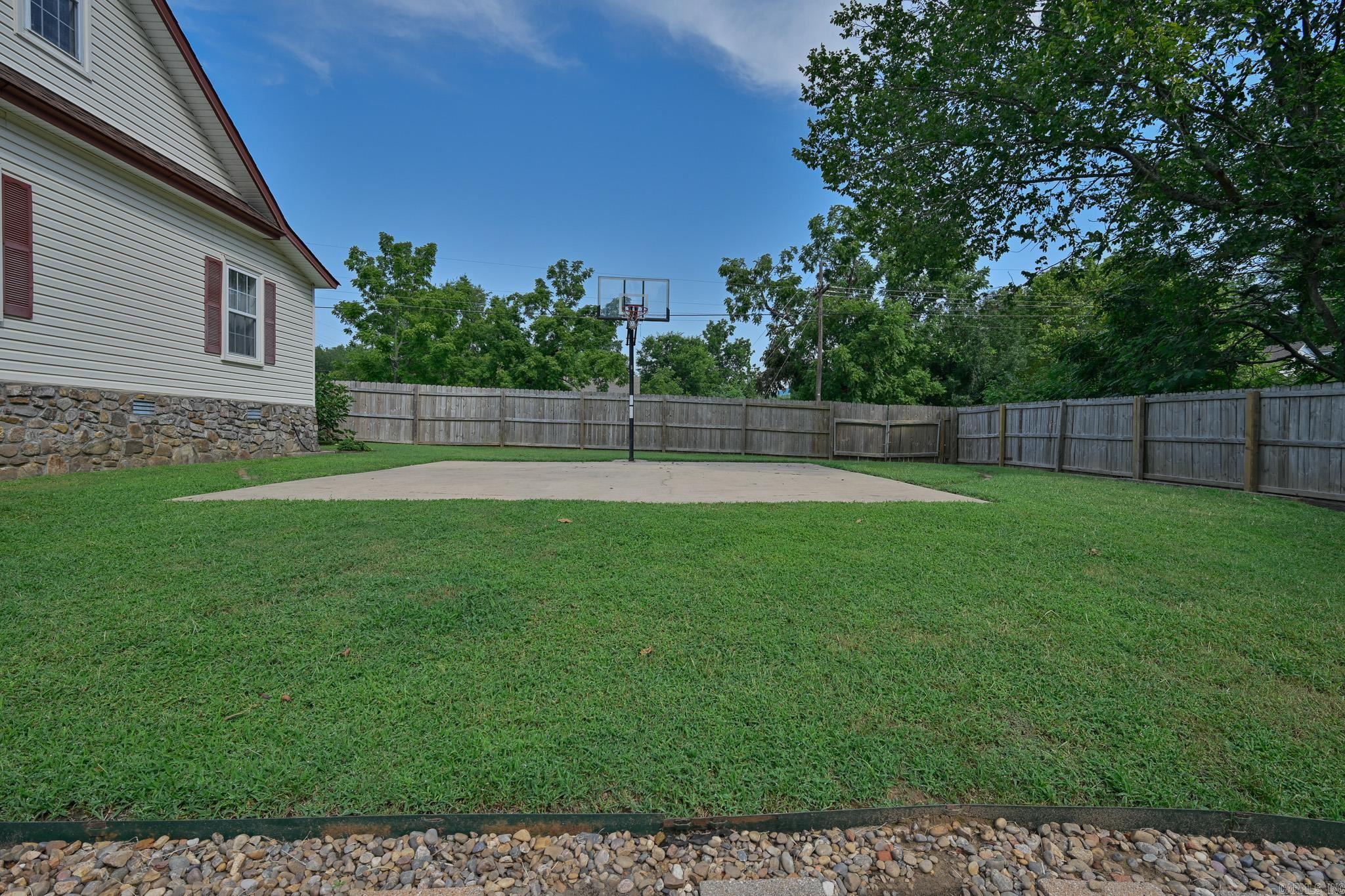 1010 Janssen  Mena, AR