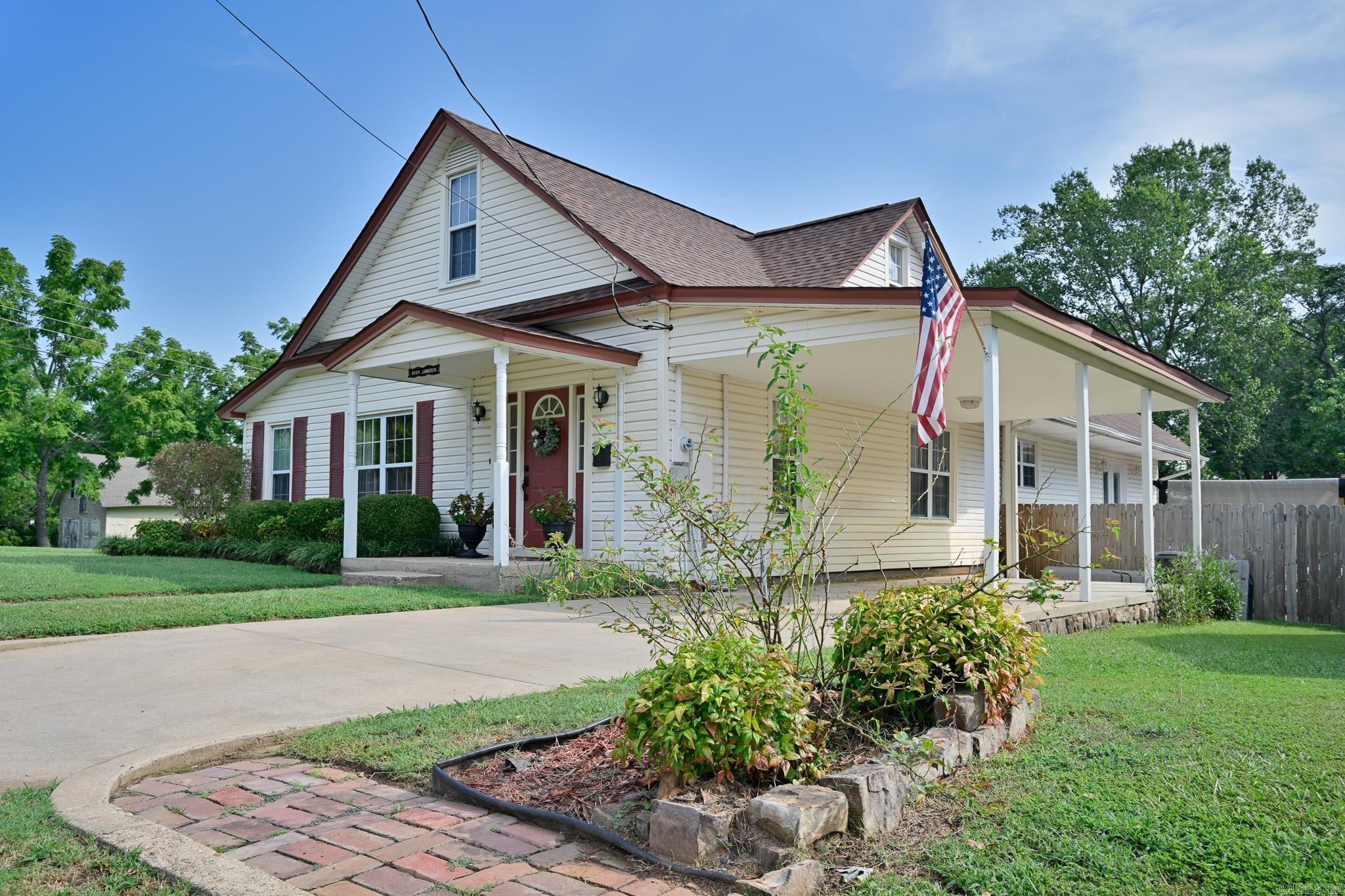 1010 Janssen  Mena, AR