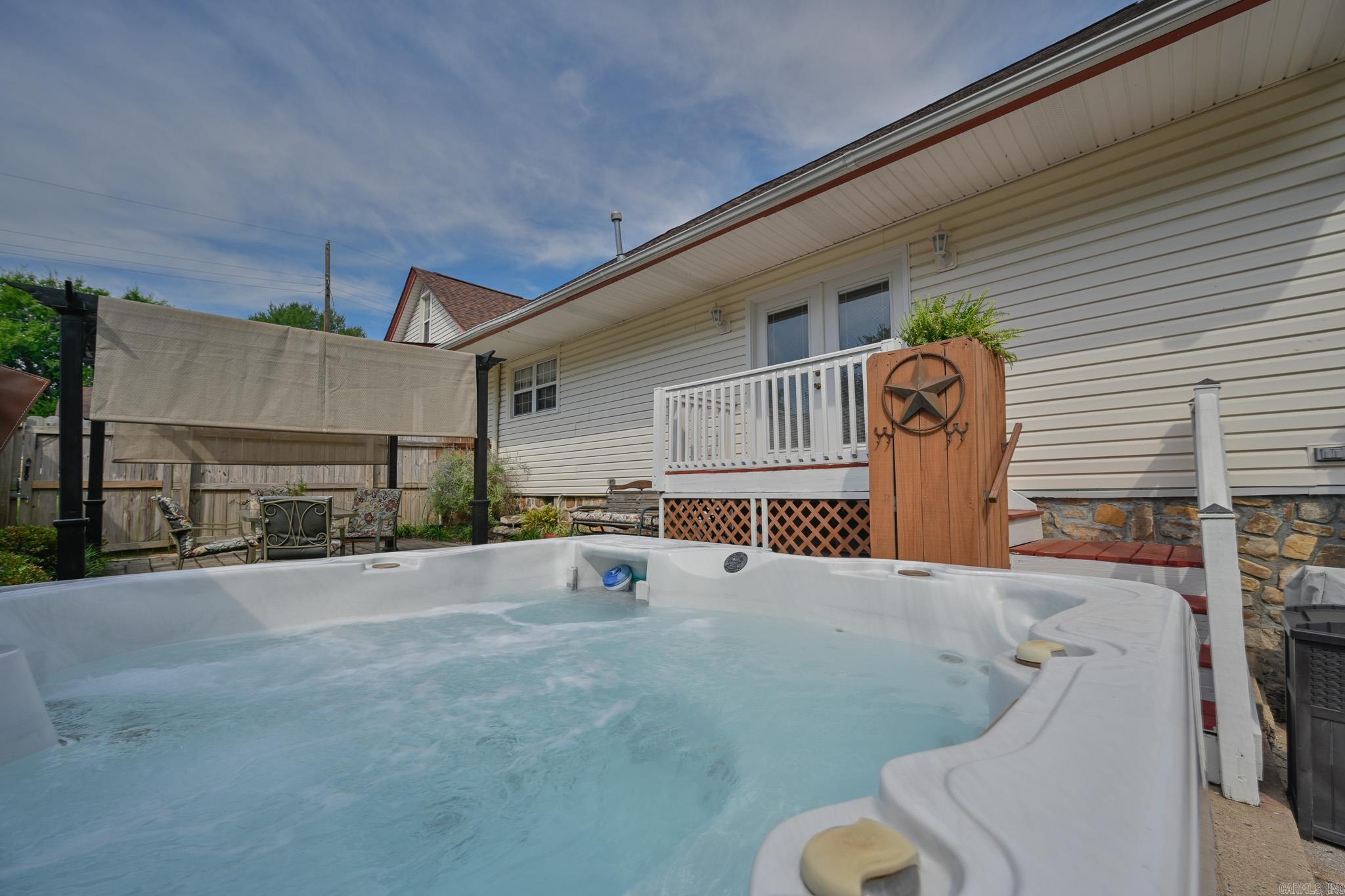 1010 Janssen  Mena, AR