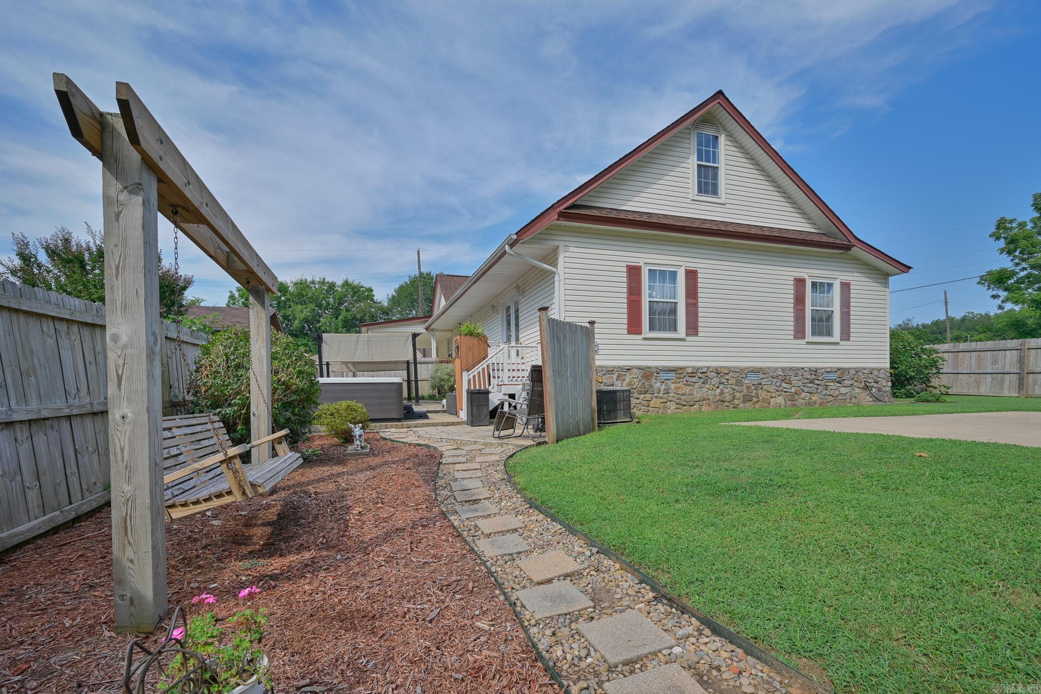 1010 Janssen  Mena, AR