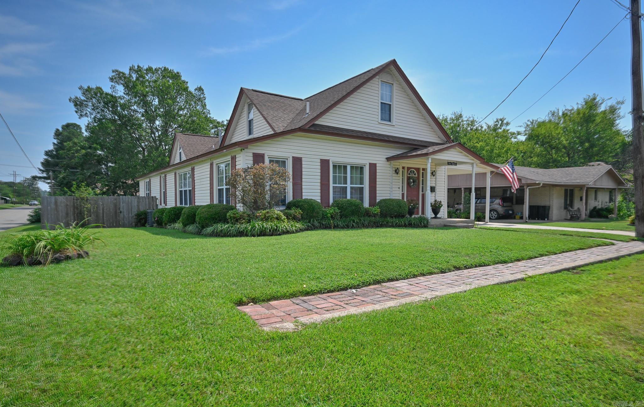 1010 Janssen  Mena, AR