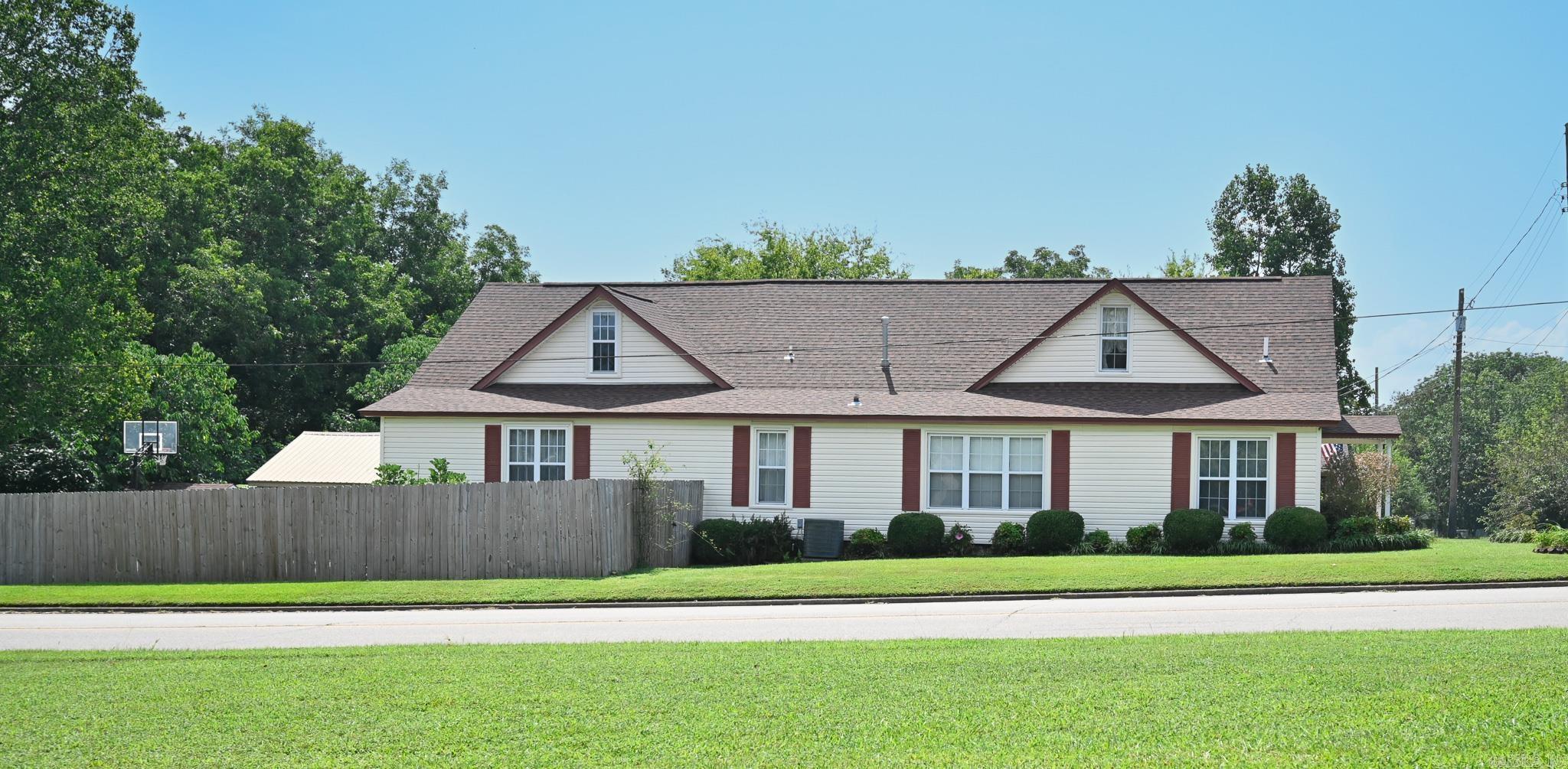 1010 Janssen  Mena, AR