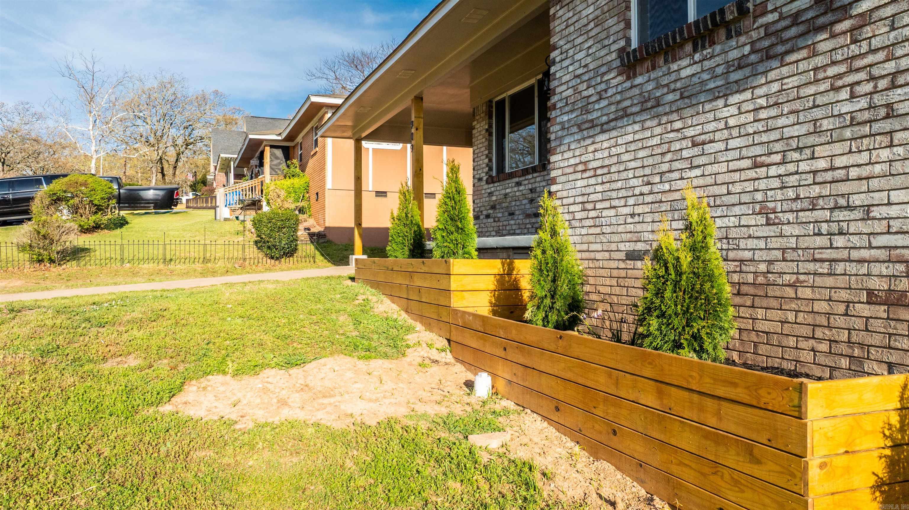 909 W 50th  North Little Rock, AR