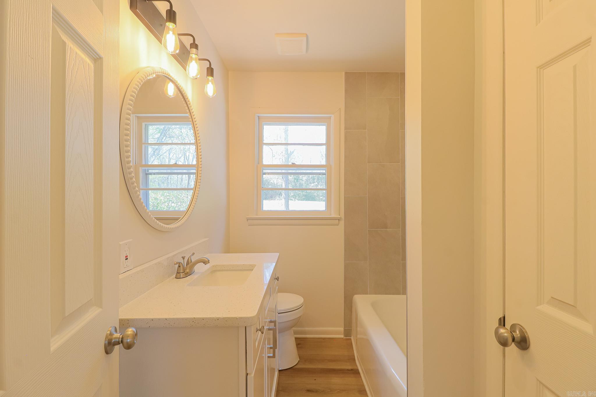 2711 Wood  Jonesboro, AR