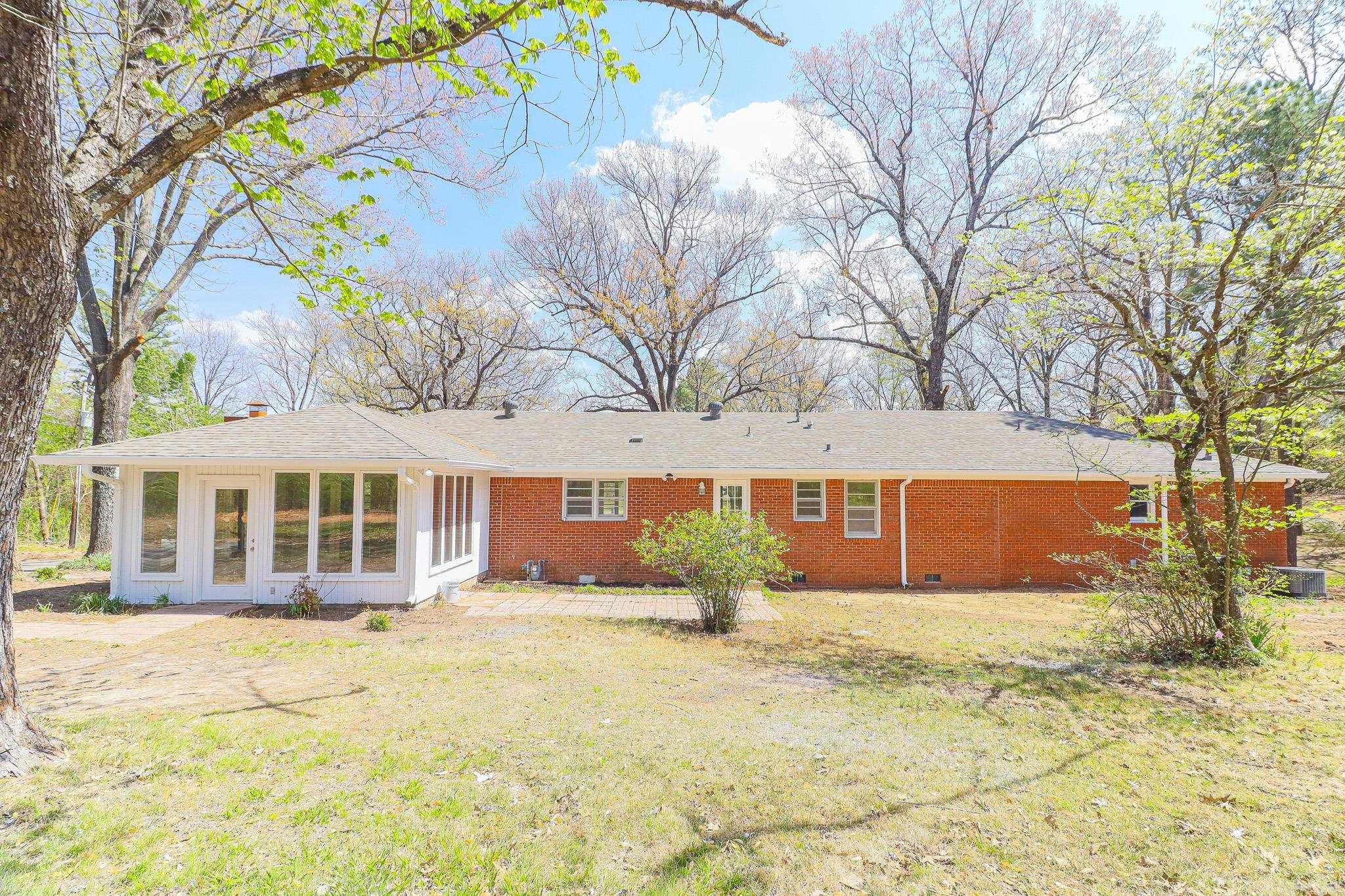 2711 Wood  Jonesboro, AR