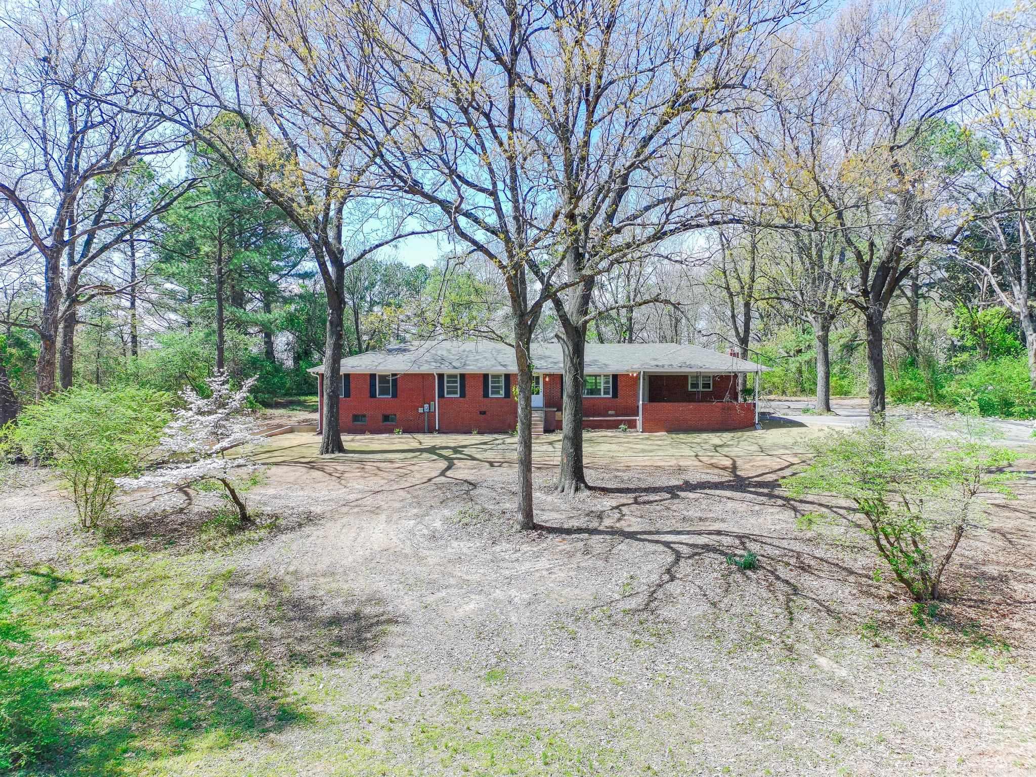 2711 Wood  Jonesboro, AR