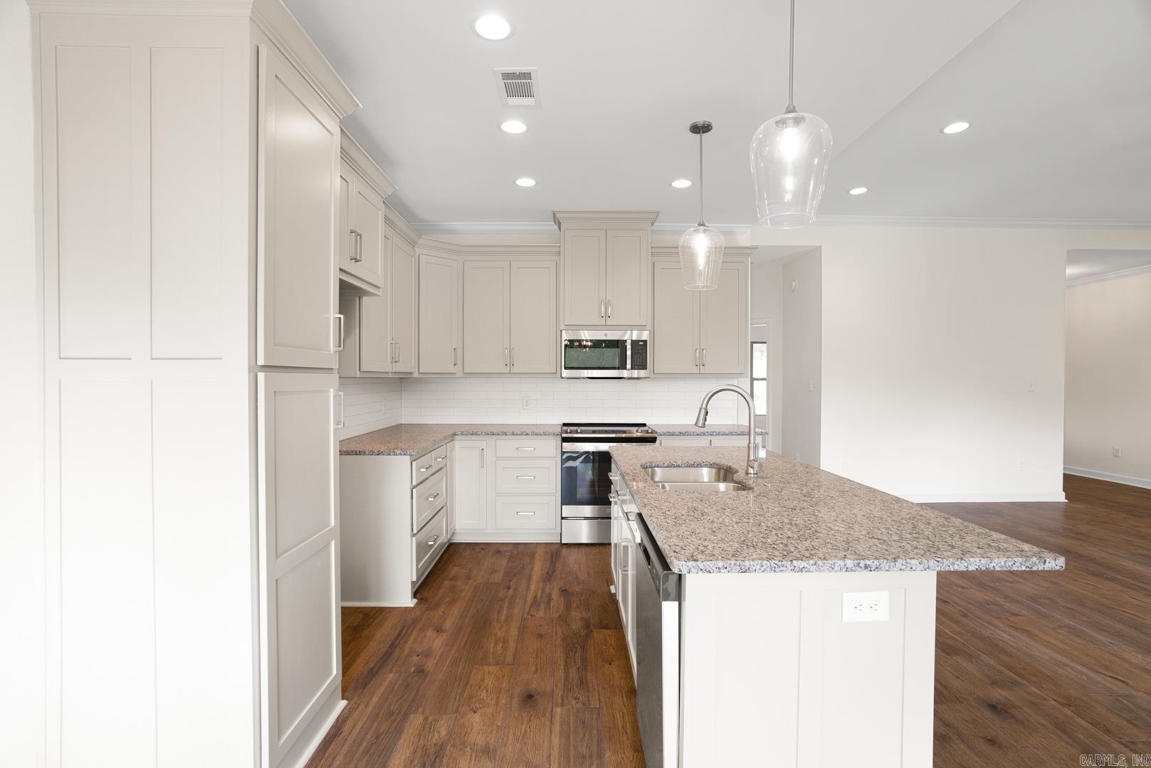 21 Lewis  Greenbrier, AR