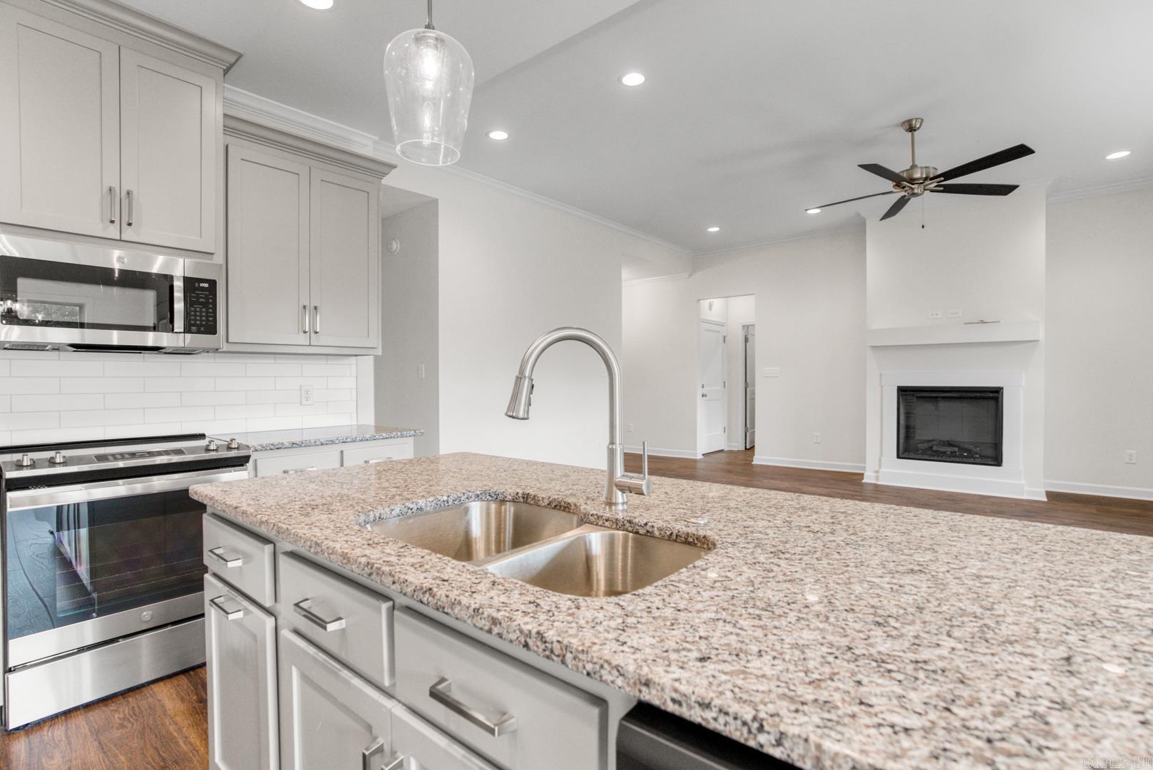 21 Lewis  Greenbrier, AR