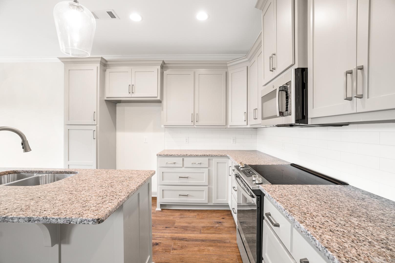 21 Lewis  Greenbrier, AR