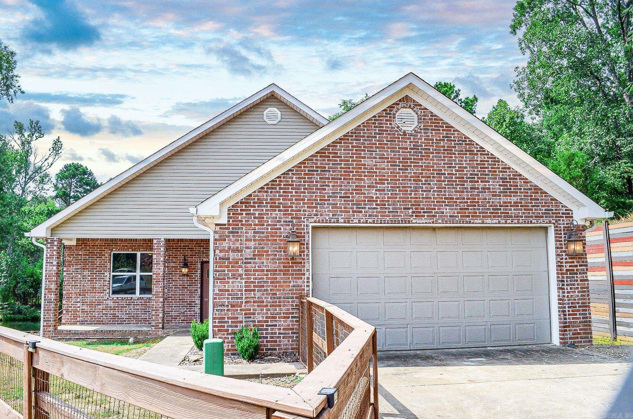 127 Brooke Moor  Hot Springs, AR