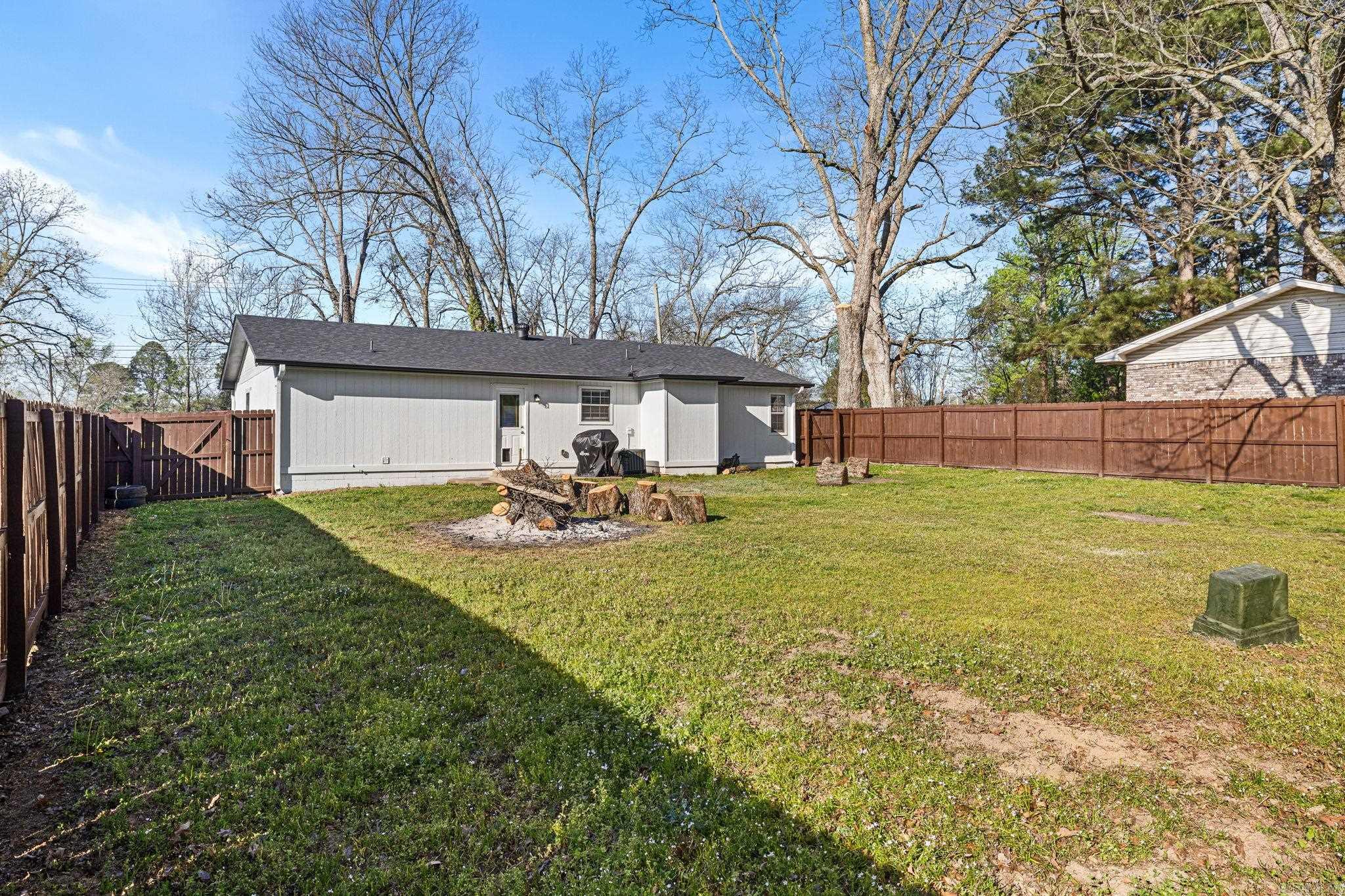 410 W Locust St  Cabot, AR