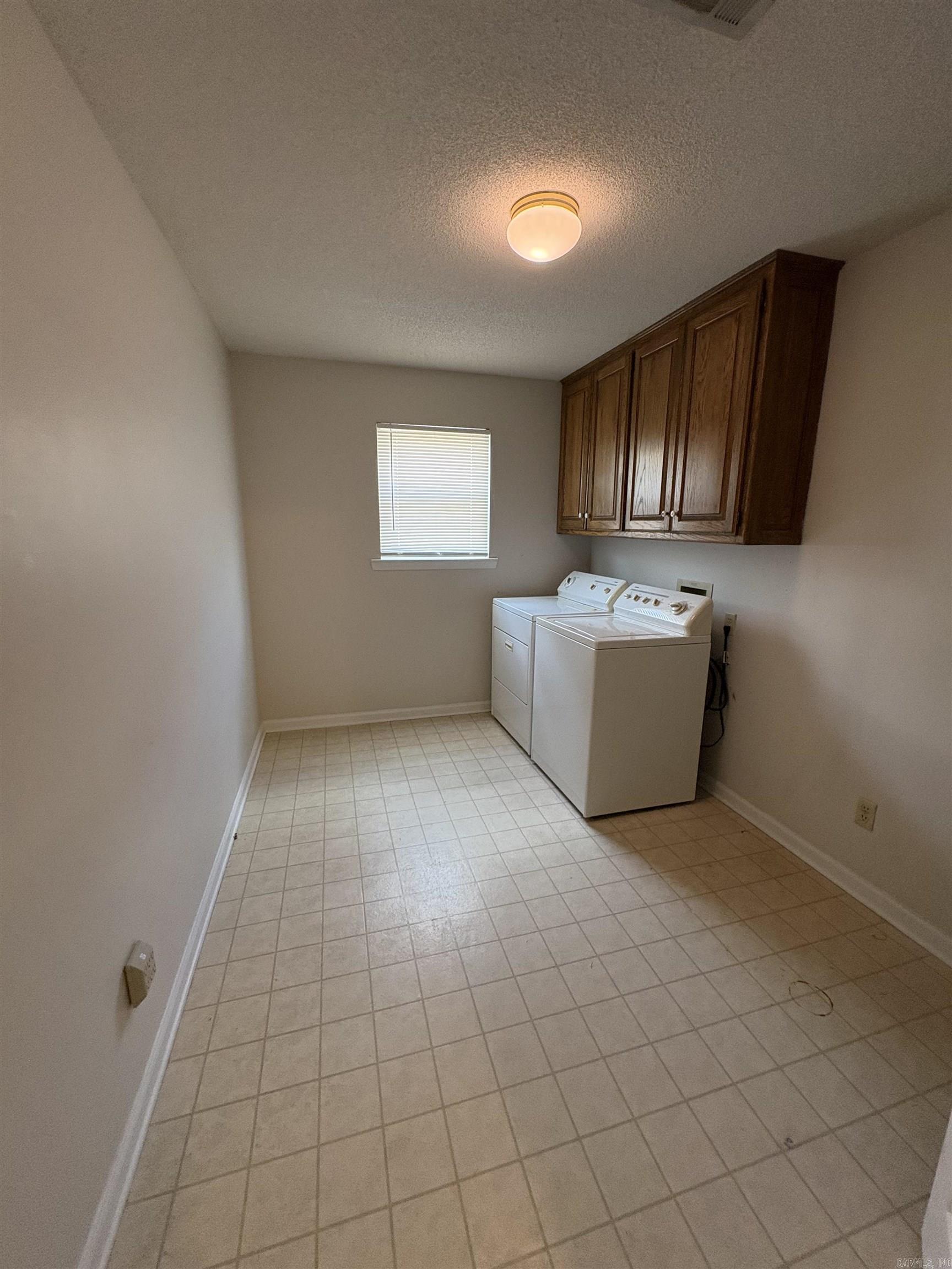 16 Forest Brook Ct  Little Rock, AR