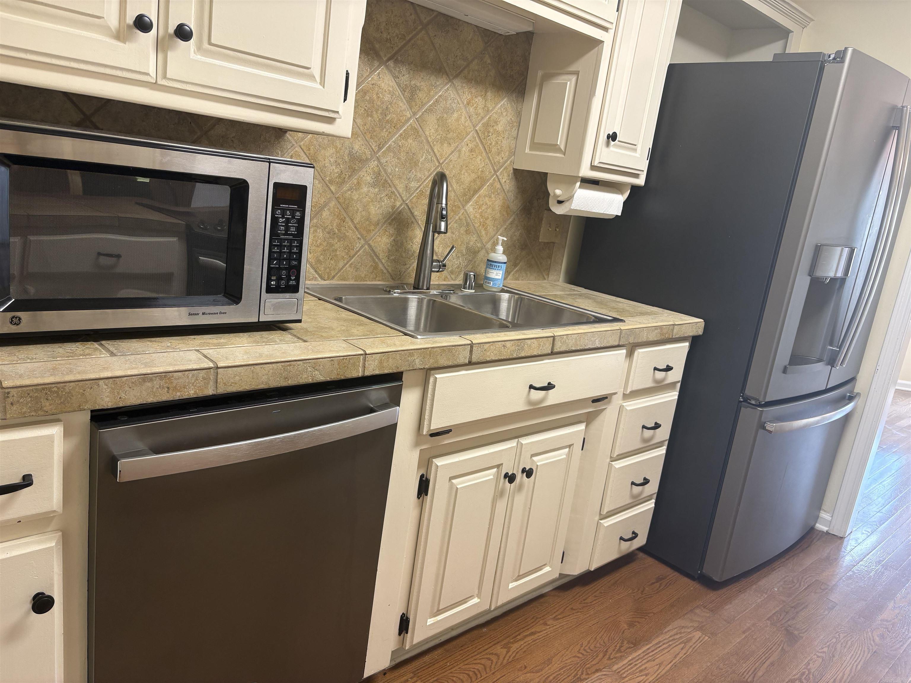 16 Forest Brook Ct  Little Rock, AR