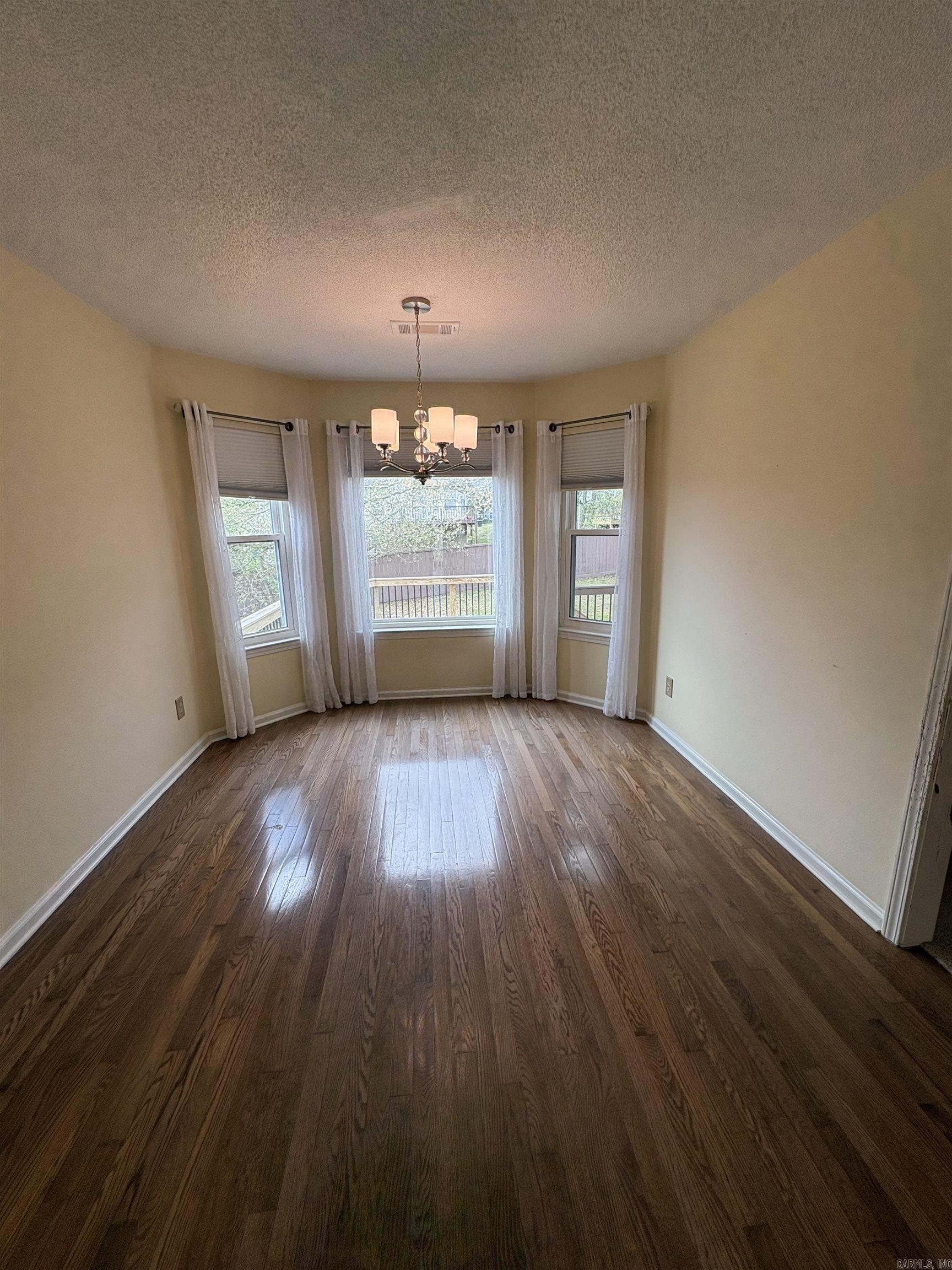 16 Forest Brook Ct  Little Rock, AR