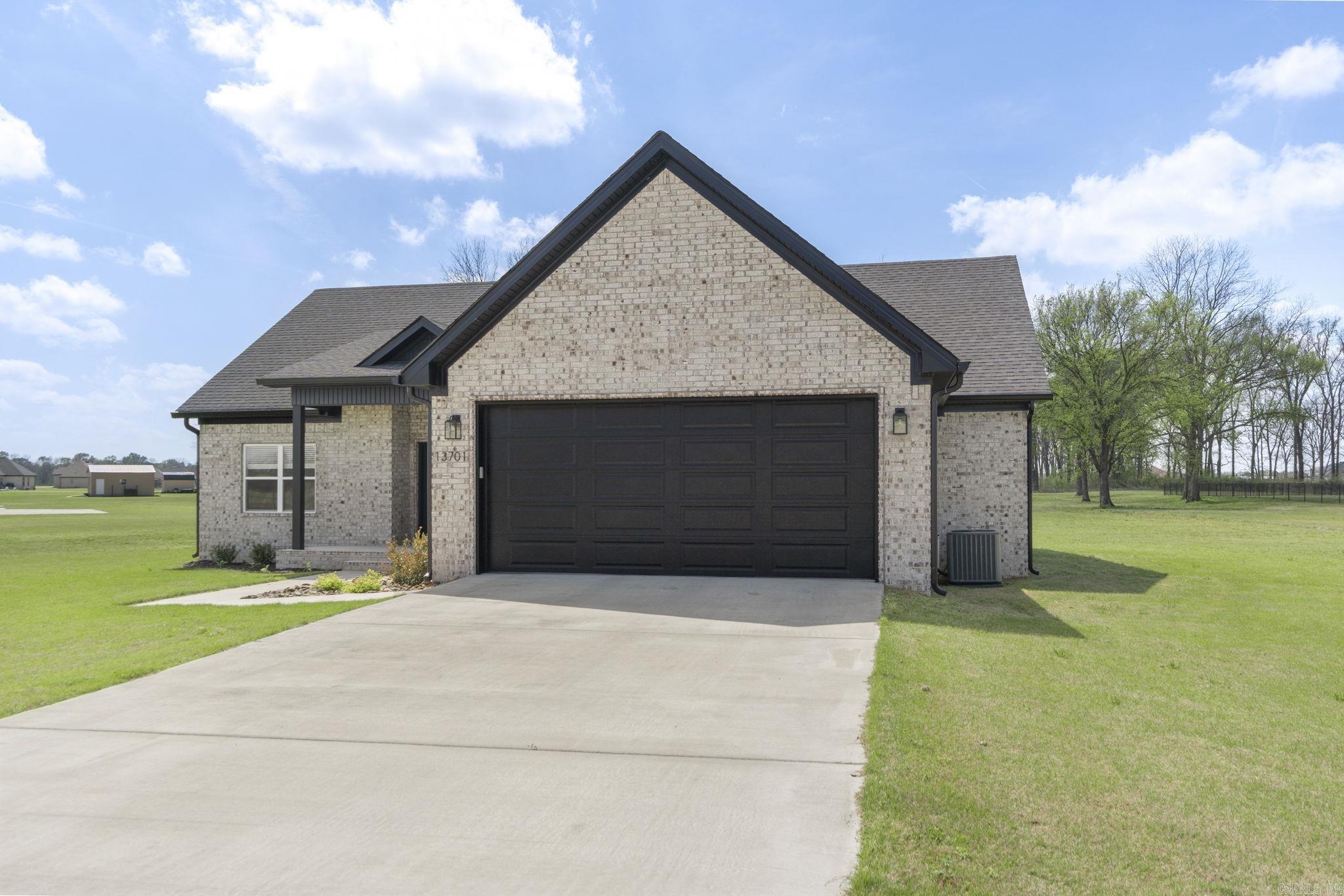 13701 Smarty Jones  Scott, AR