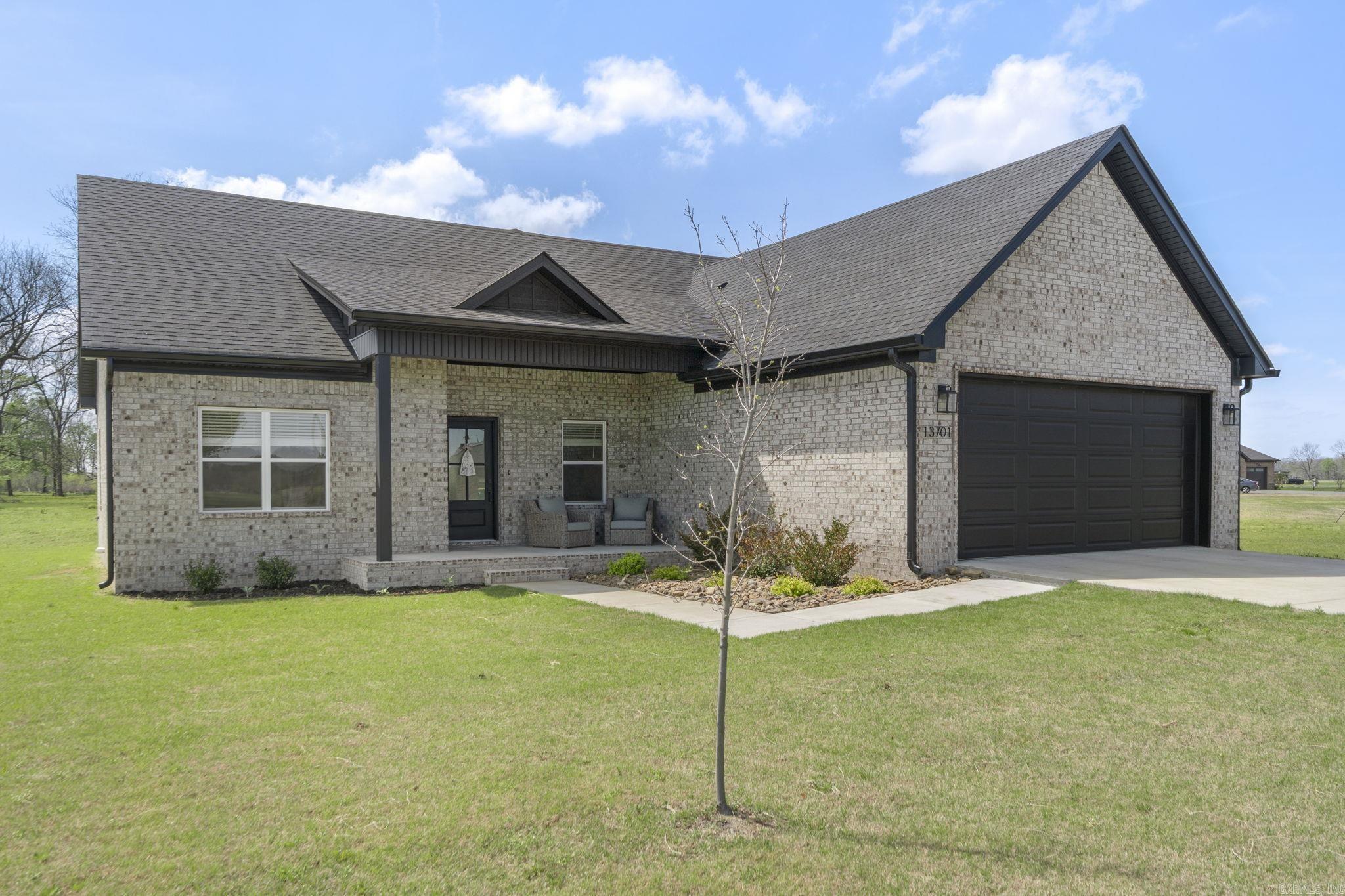 13701 Smarty Jones  Scott, AR