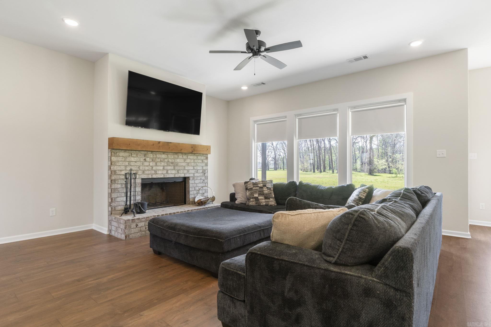 13701 Smarty Jones  Scott, AR