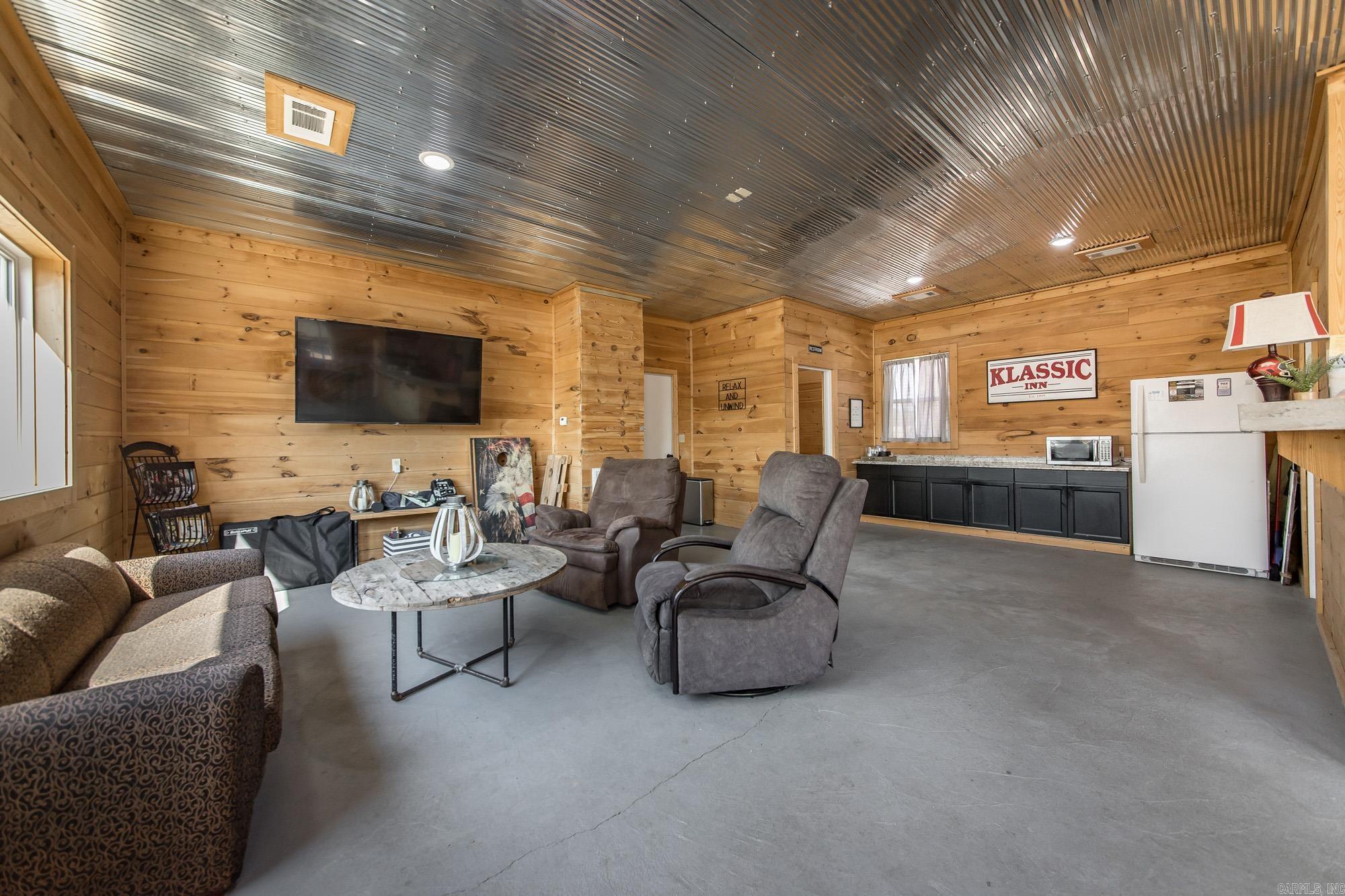 8546 Edgemont Rd.  Greers Ferry, AR