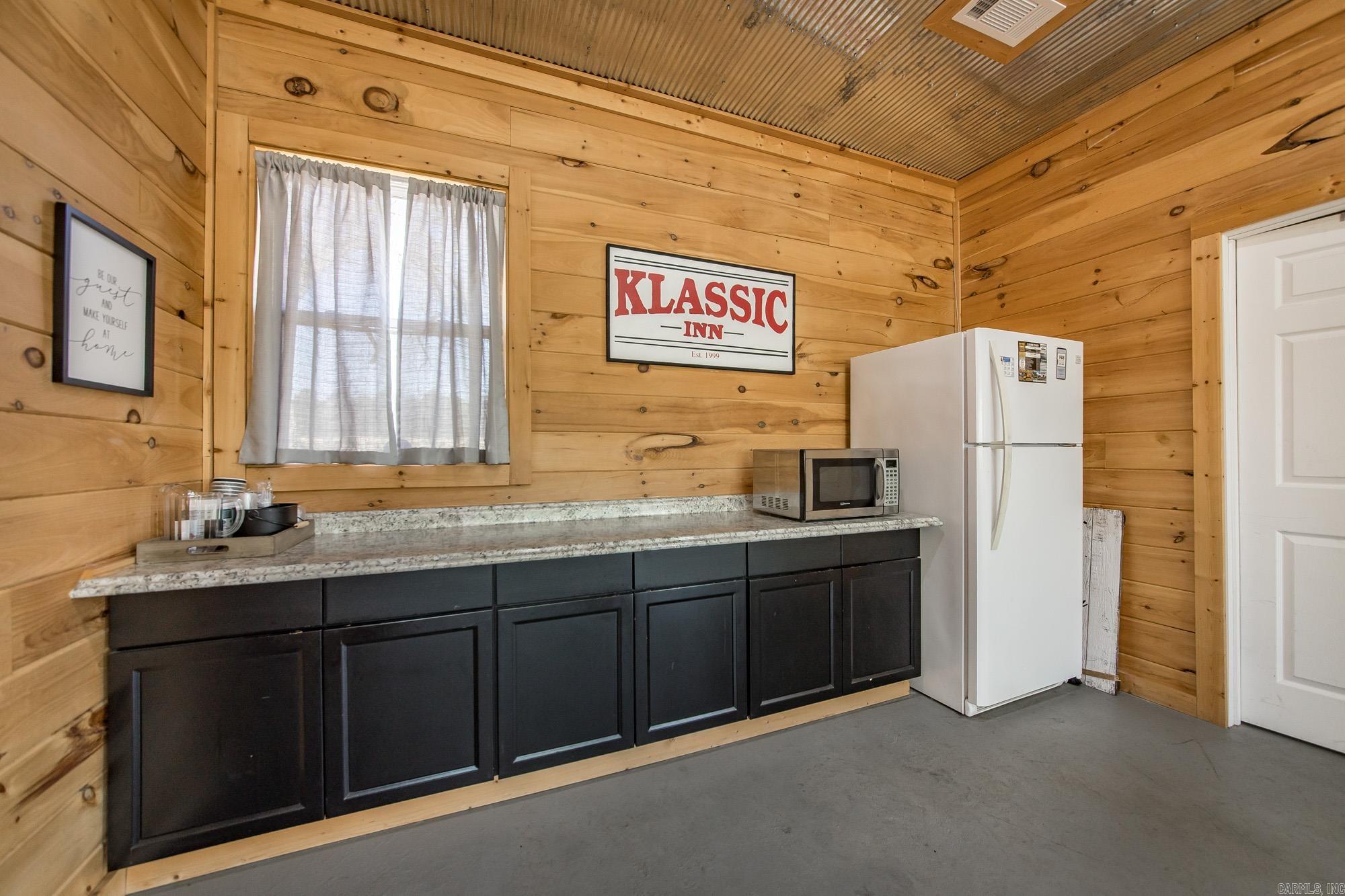 8546 Edgemont Rd.  Greers Ferry, AR