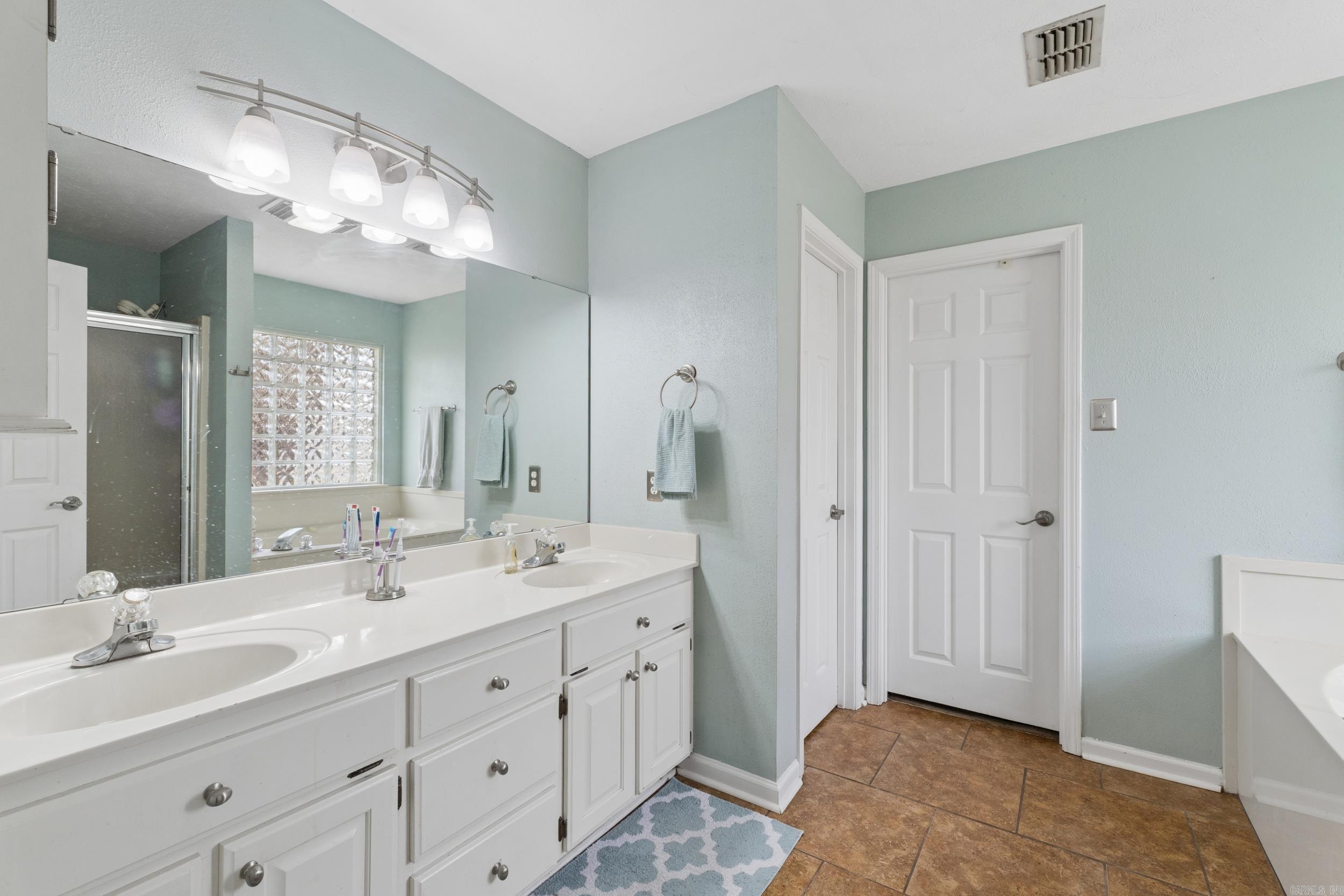 6 ROSS Dr.  Vilonia, AR