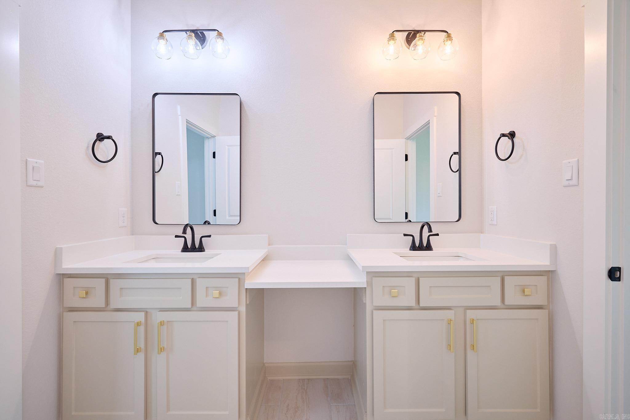 10557 W Miller Sardis Road  Bauxite, AR