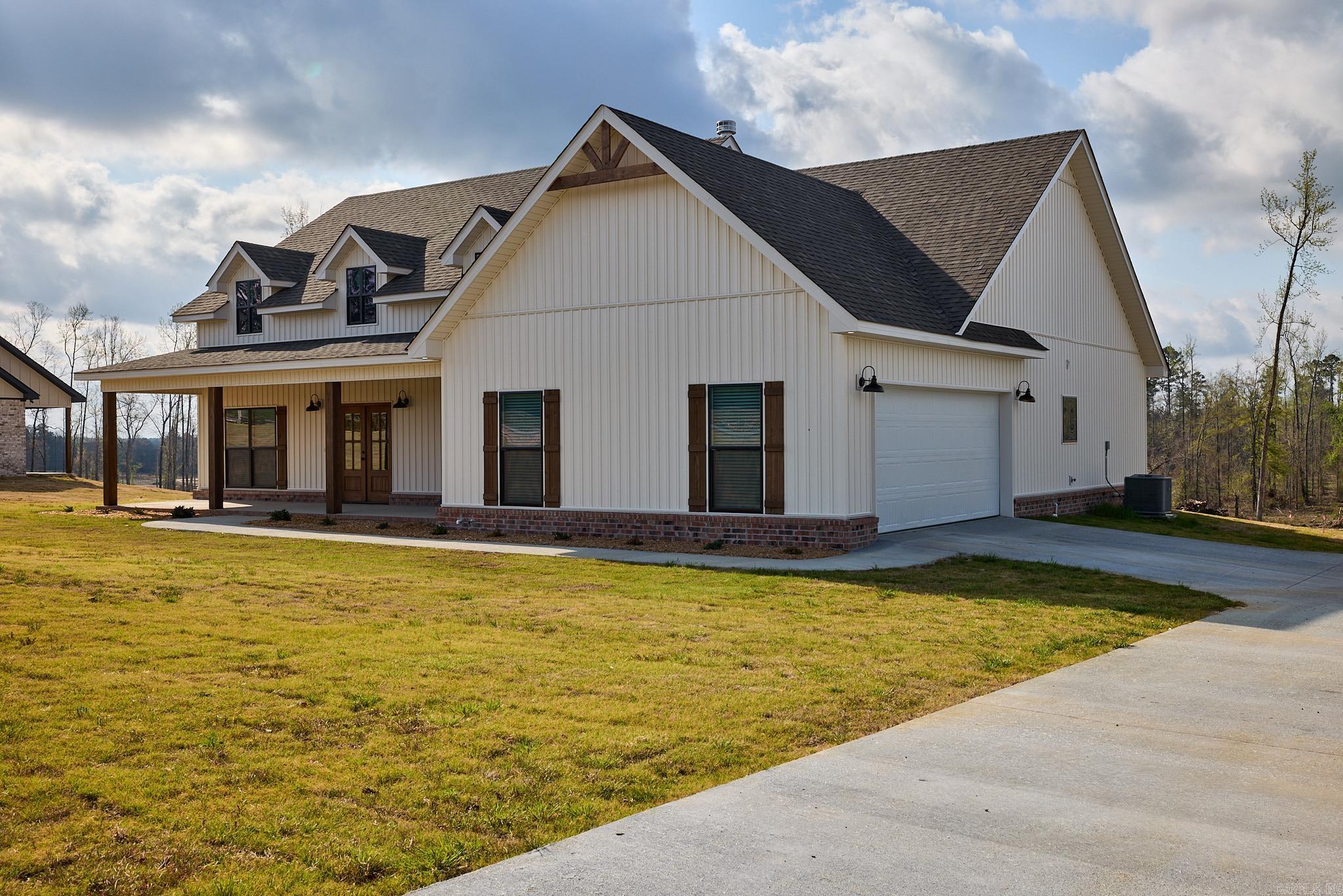 10557 W Miller Sardis Road  Bauxite, AR