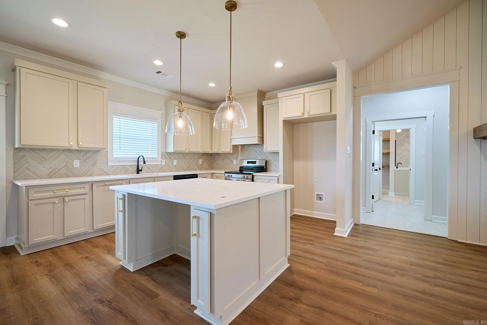 10557 W Miller Sardis Road  Bauxite, AR