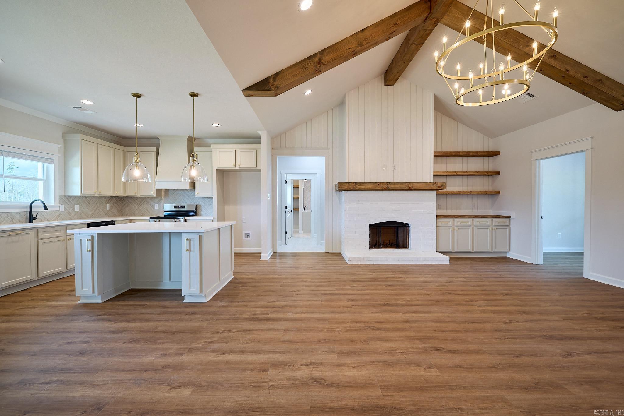 10557 W Miller Sardis Road  Bauxite, AR