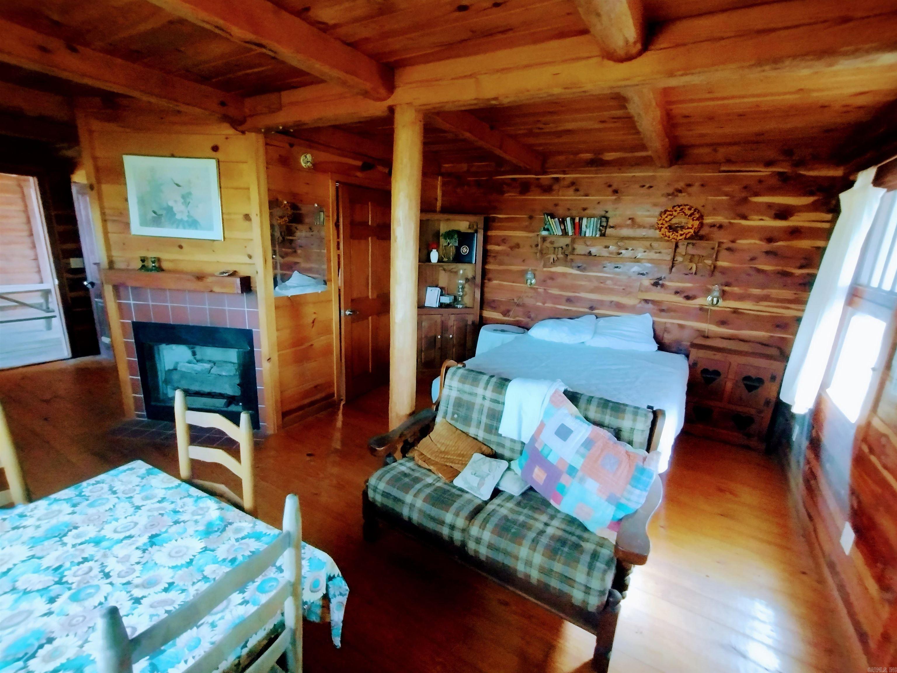 1444 Forest Home LN  Mountain View, AR