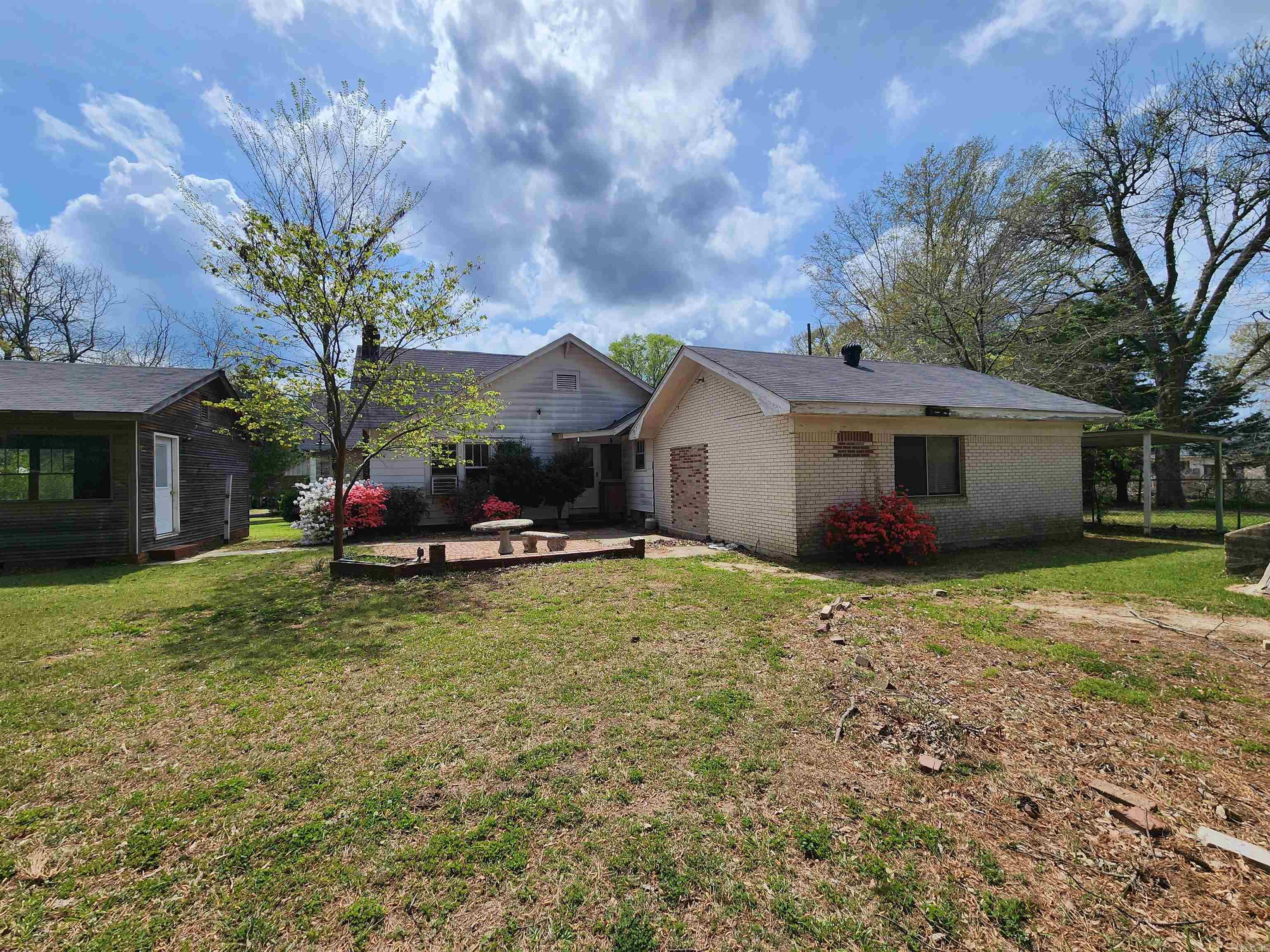 206 W High St  Sheridan, AR