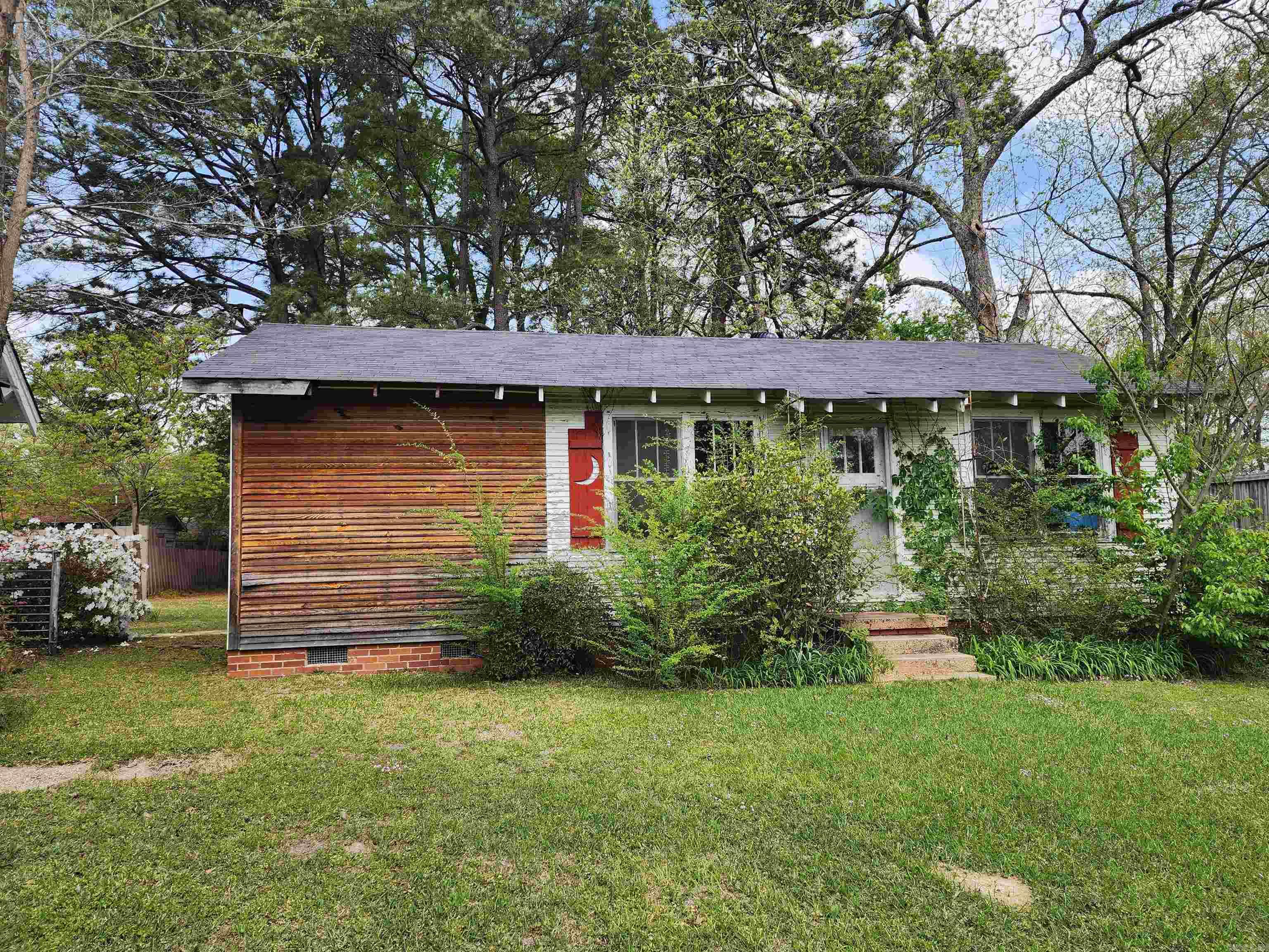 206 W High St  Sheridan, AR