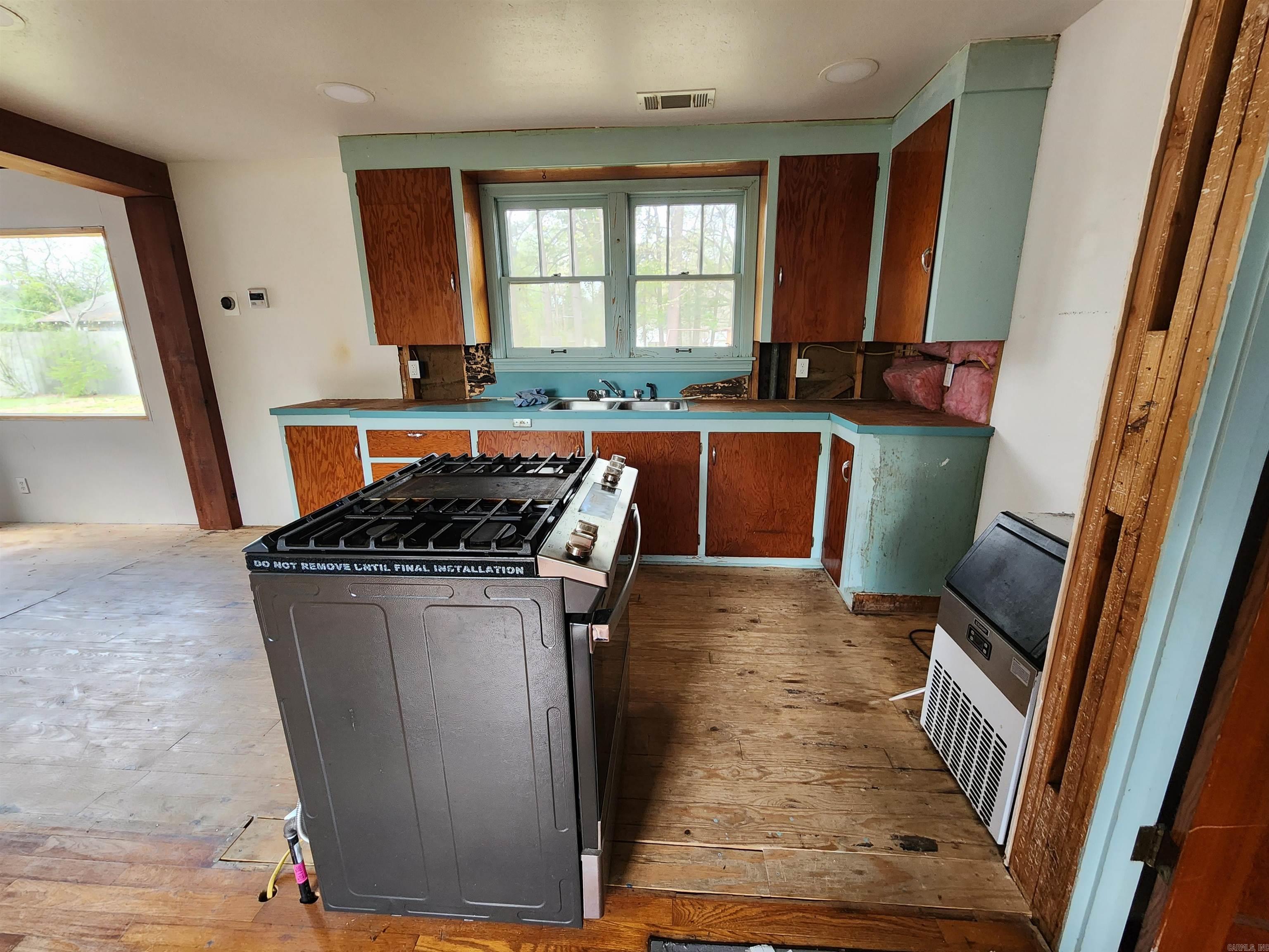 206 W High St  Sheridan, AR