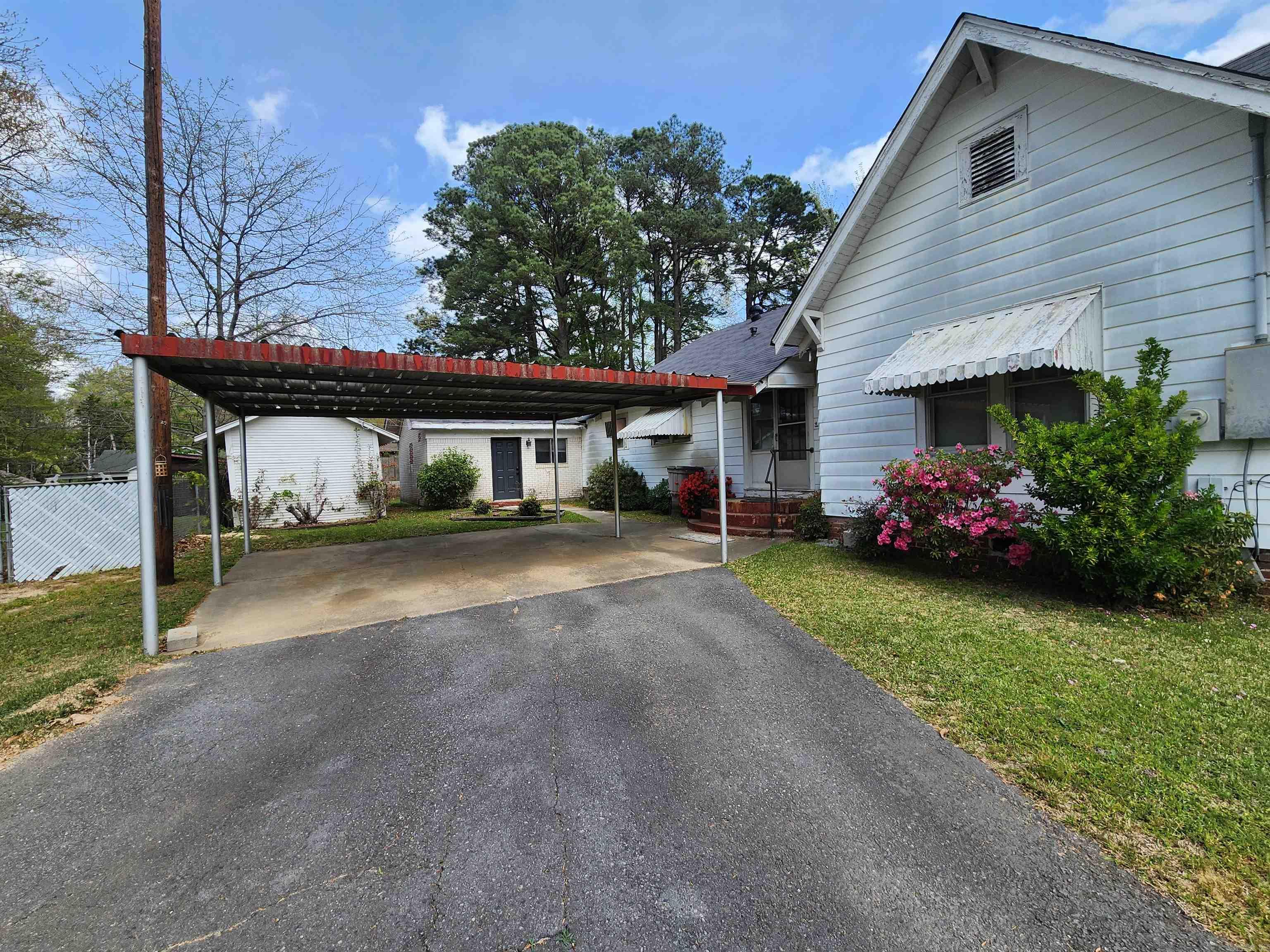 206 W High St  Sheridan, AR