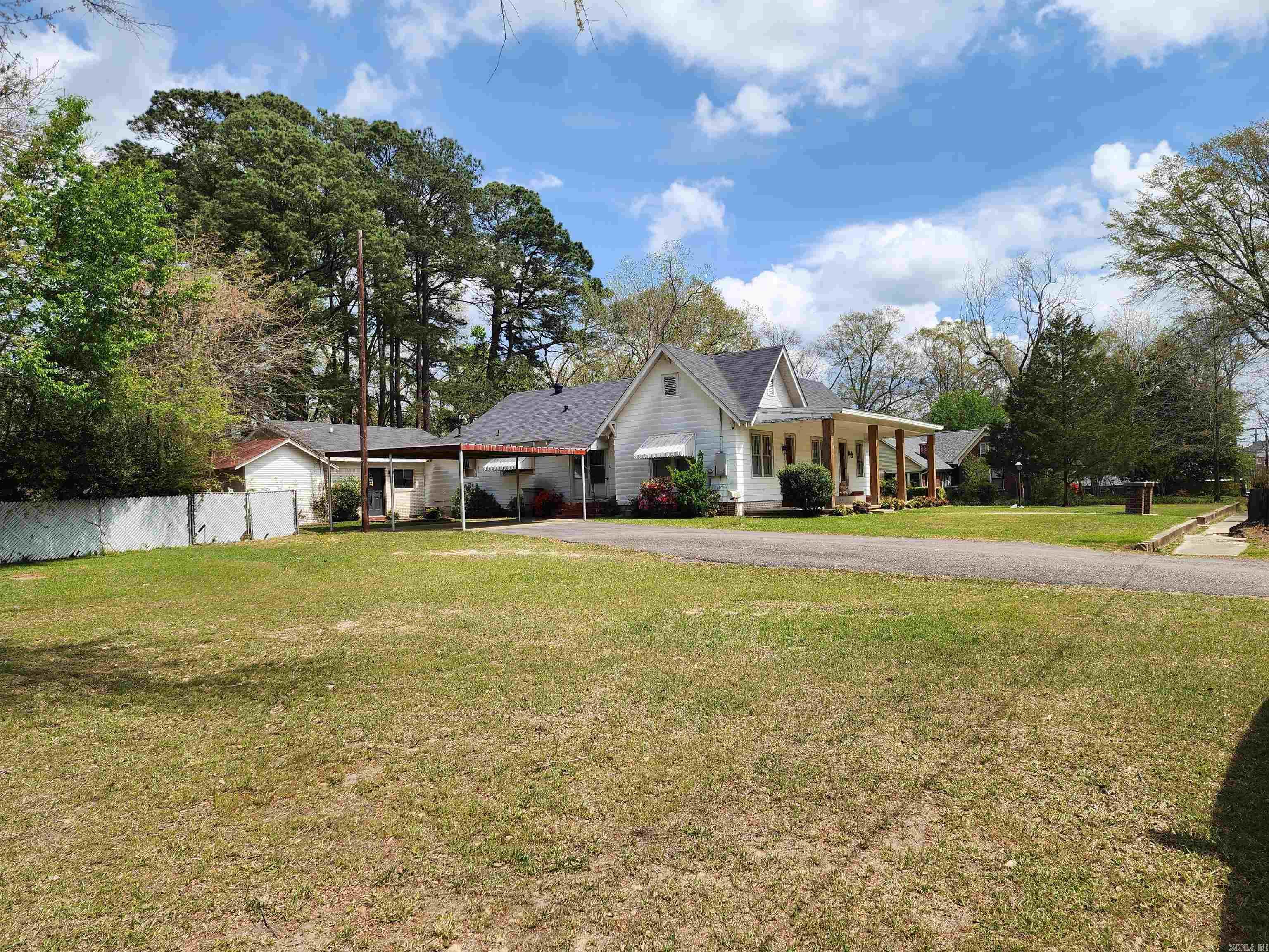 206 W High St  Sheridan, AR