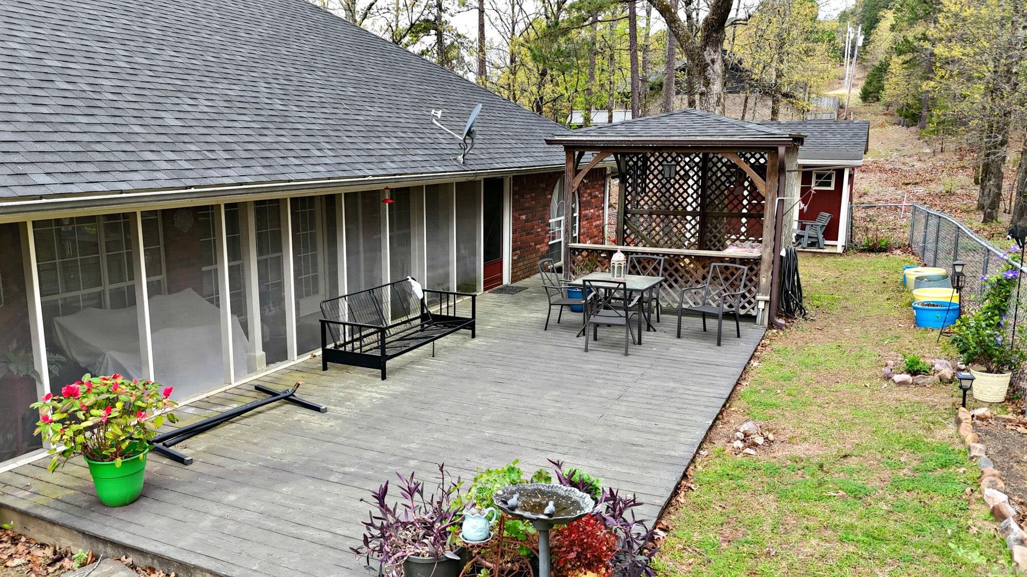 1208 Redbud Dr Mena, AR 71953