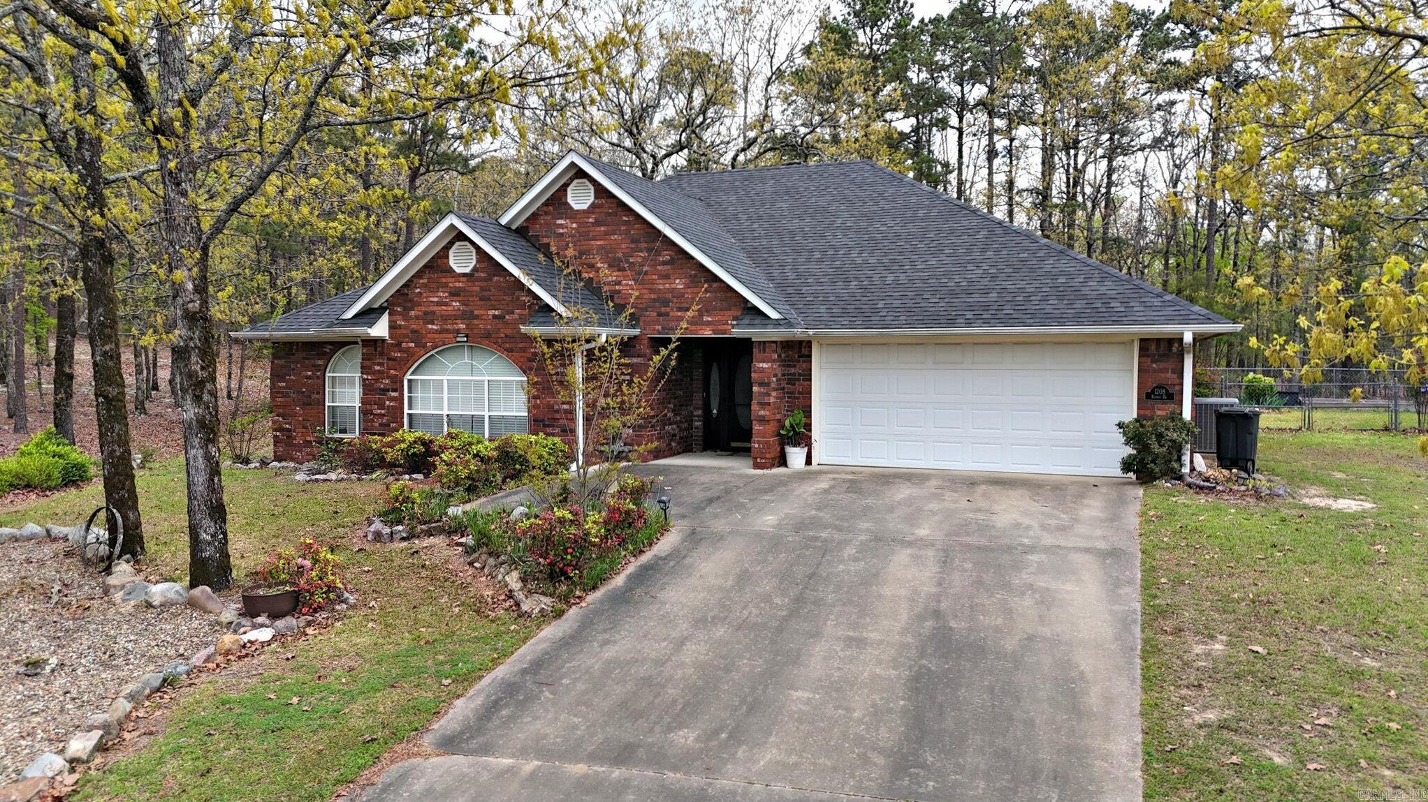 1208 Redbud Dr  Mena, AR