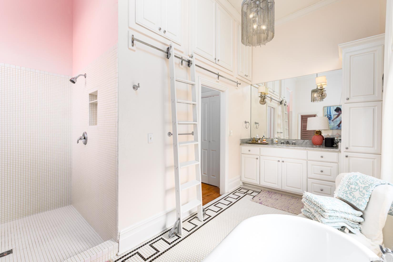 1704 Center  Little Rock, AR