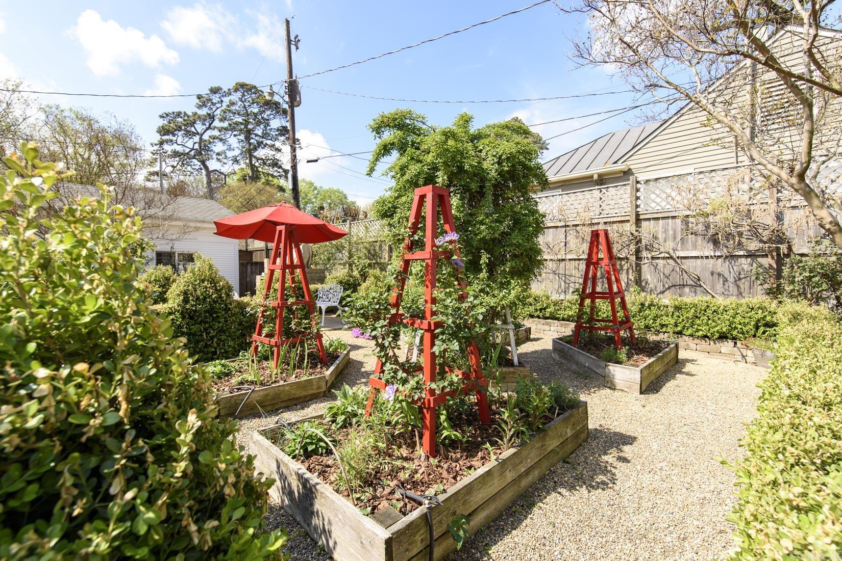 1704 Center  Little Rock, AR