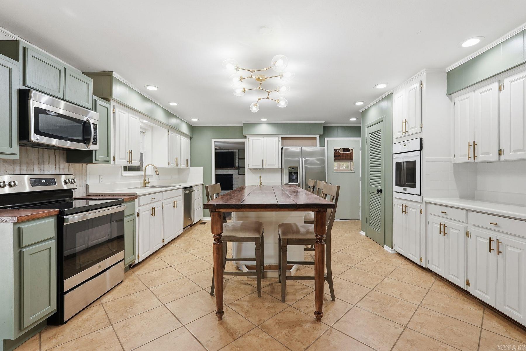 1026 S Claremont Ave Sherwood, AR 72120