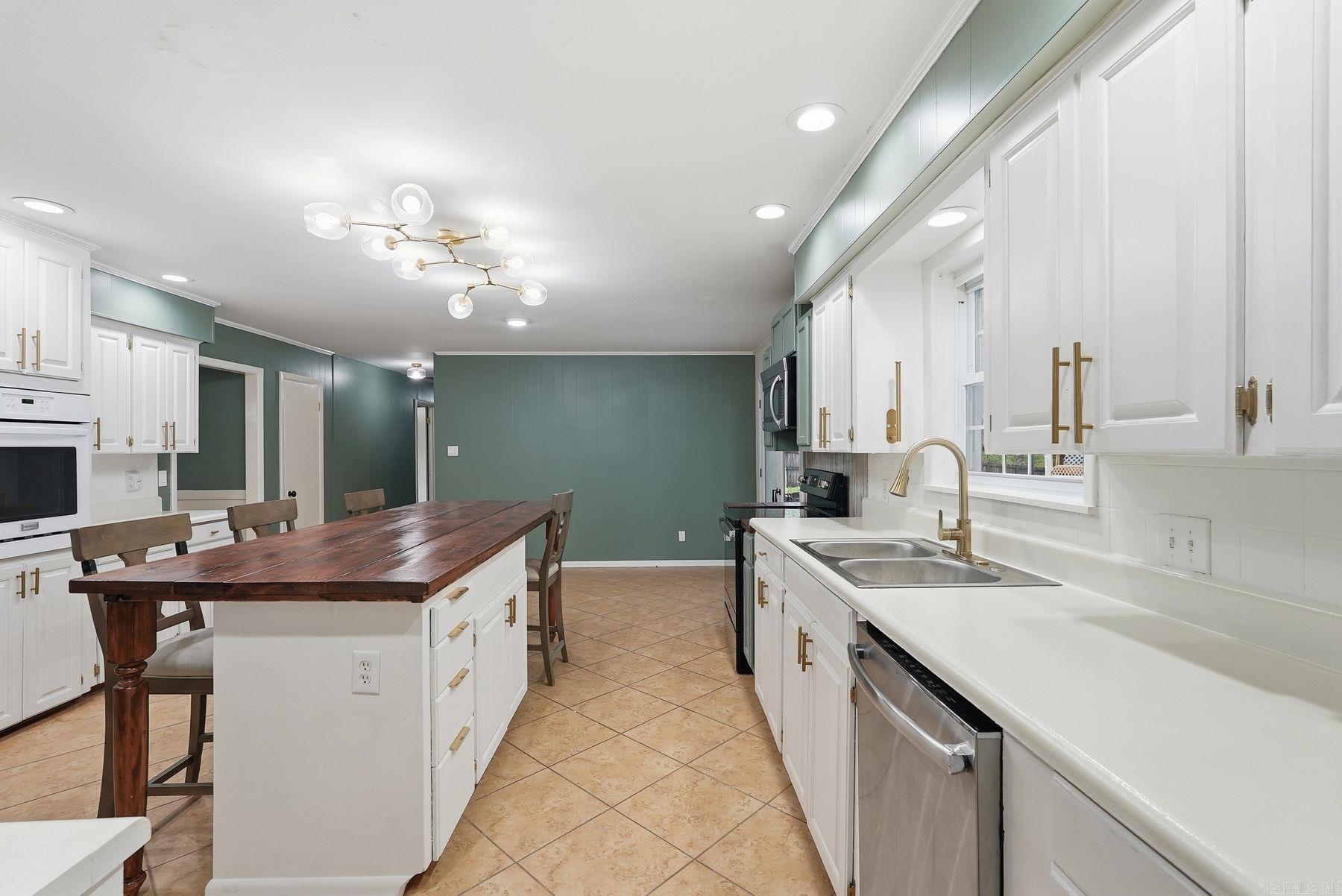 1026 S Claremont Ave Sherwood, AR 72120