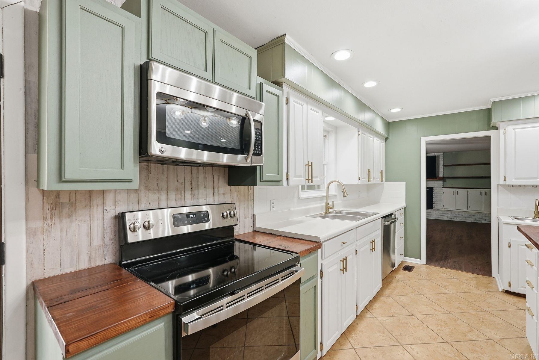 1026 S Claremont Ave Sherwood, AR 72120